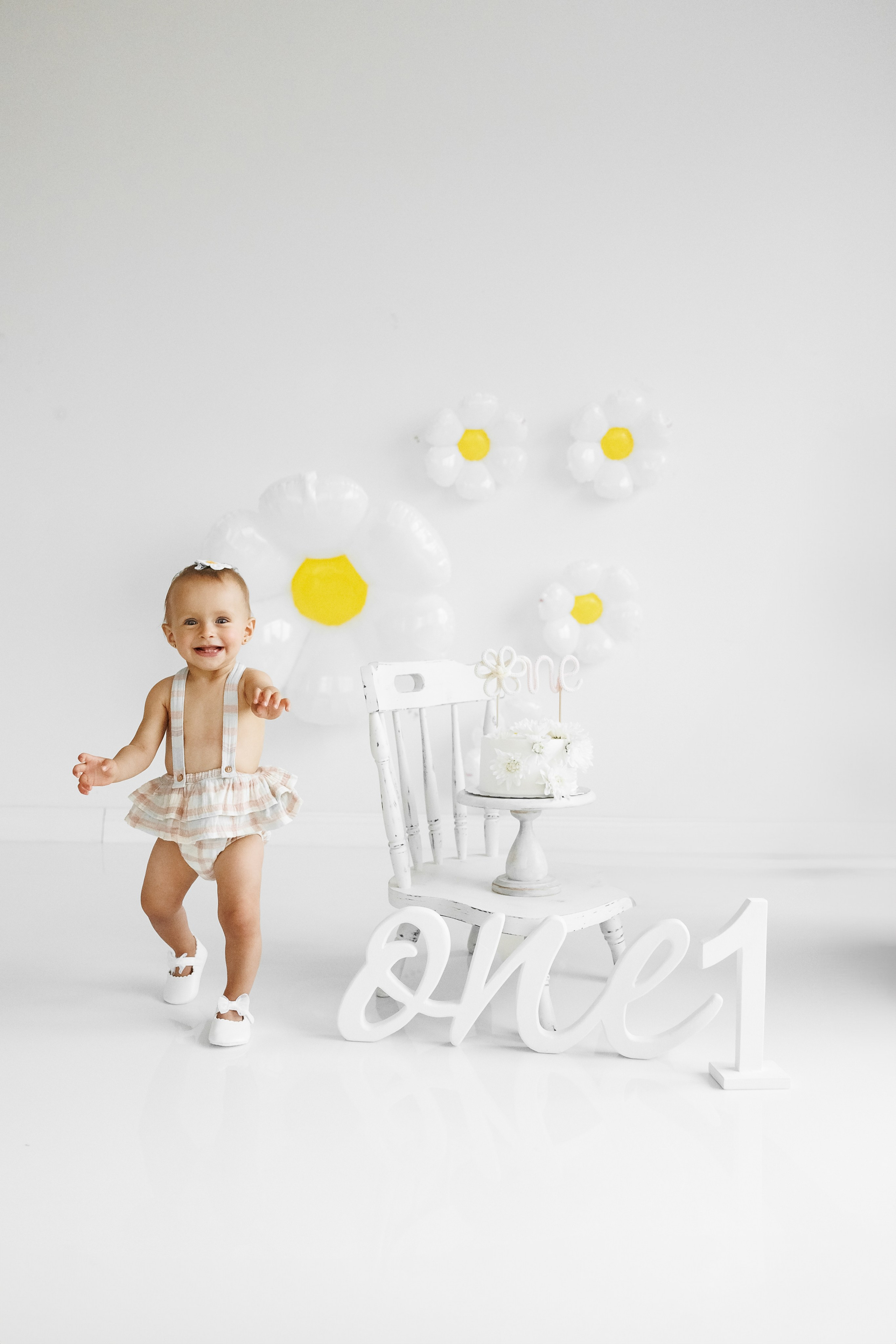 Smash cake. Фотограф Ирина Йотова