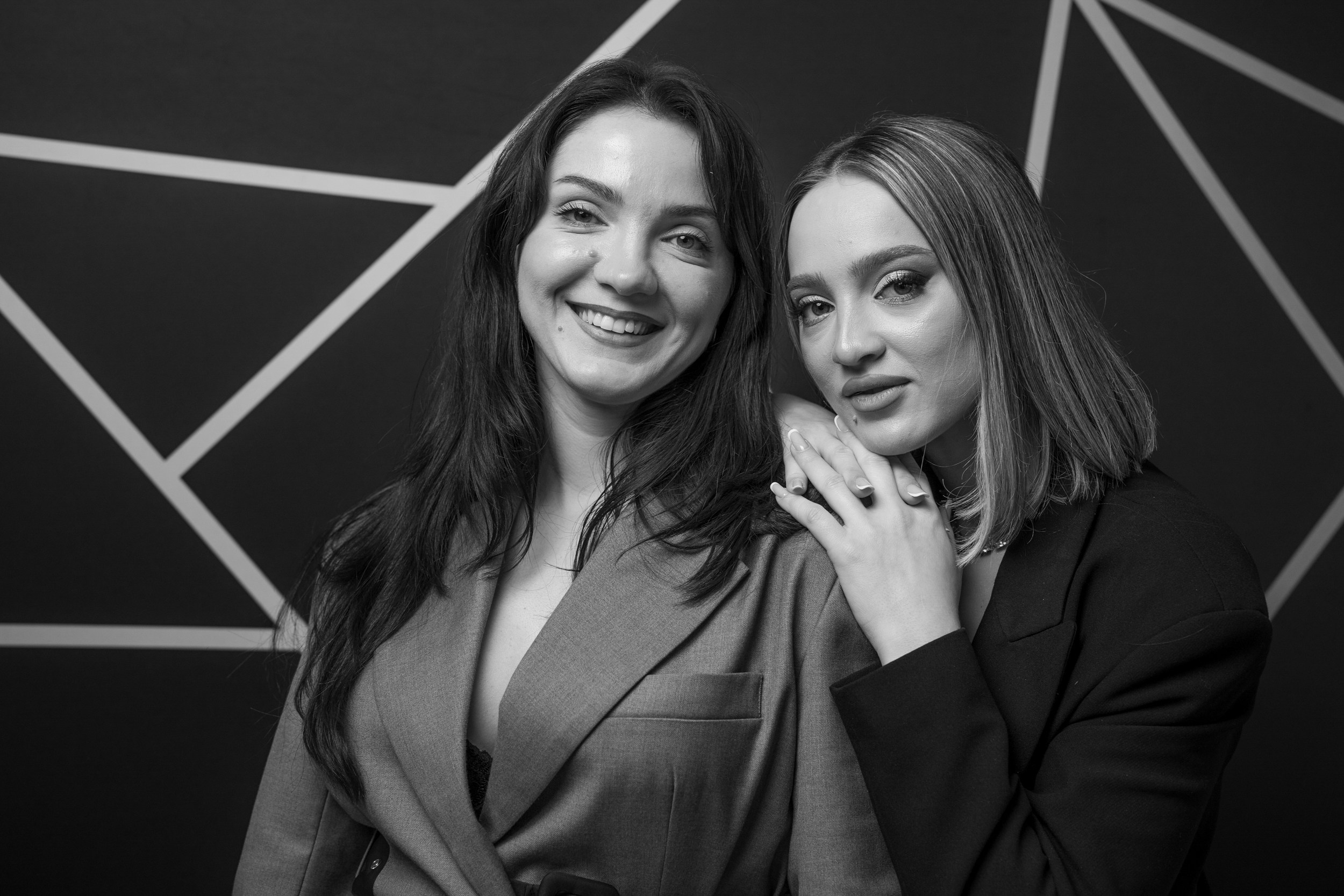 Portrete. STUDIO PORTRET — Portrete realizate cu lumină, timp și atenție. Un studio mobil dedicat fotografiei de portret