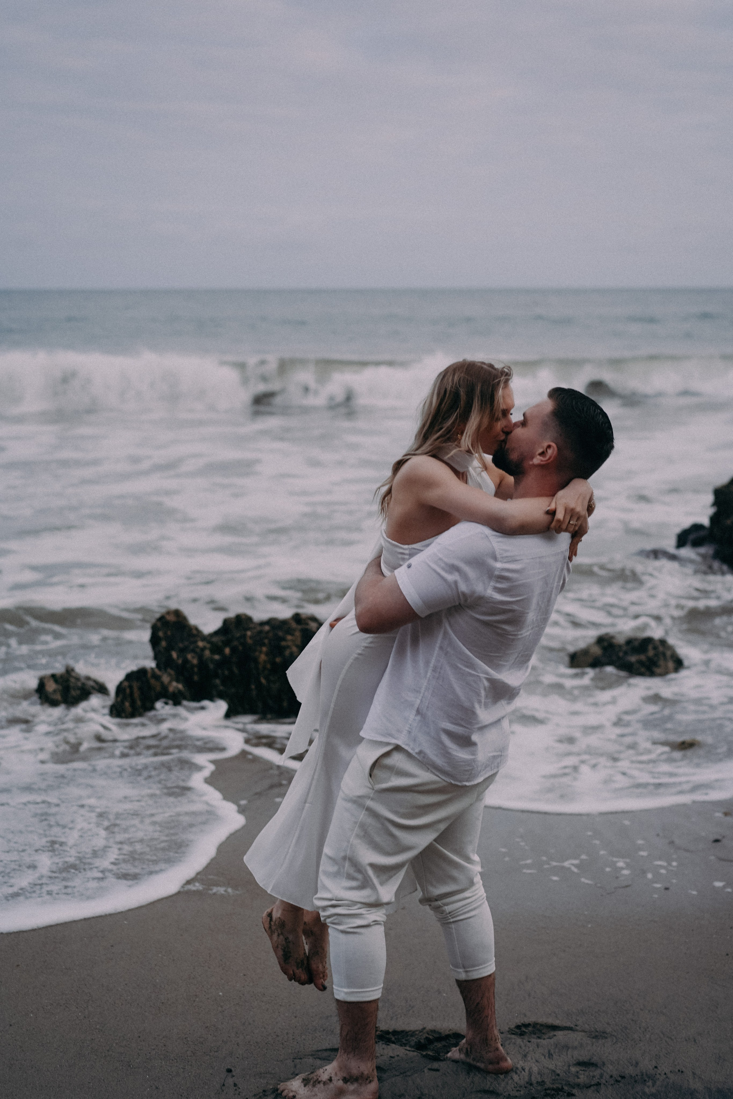 Love story photoshoot. Engagement photoshoot. Couple photoshoot. Malibu. Family photoshoot, Get away photoshoot in California. Beautiful love story photoshoot.