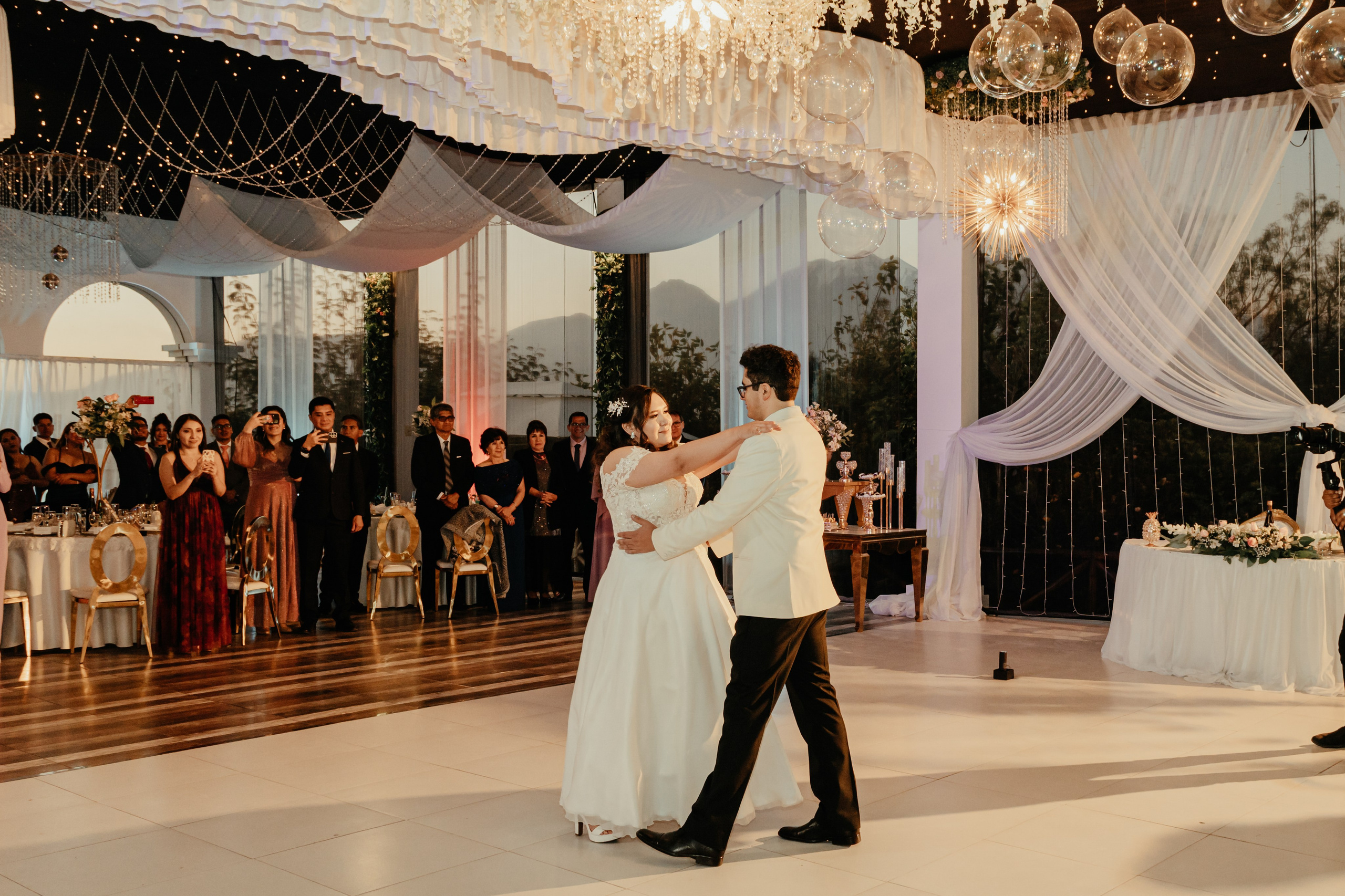 VANIA + LUIS BODA CIVIL. Studio KVTA | Fotografía y Video de Bodas en Arequipa