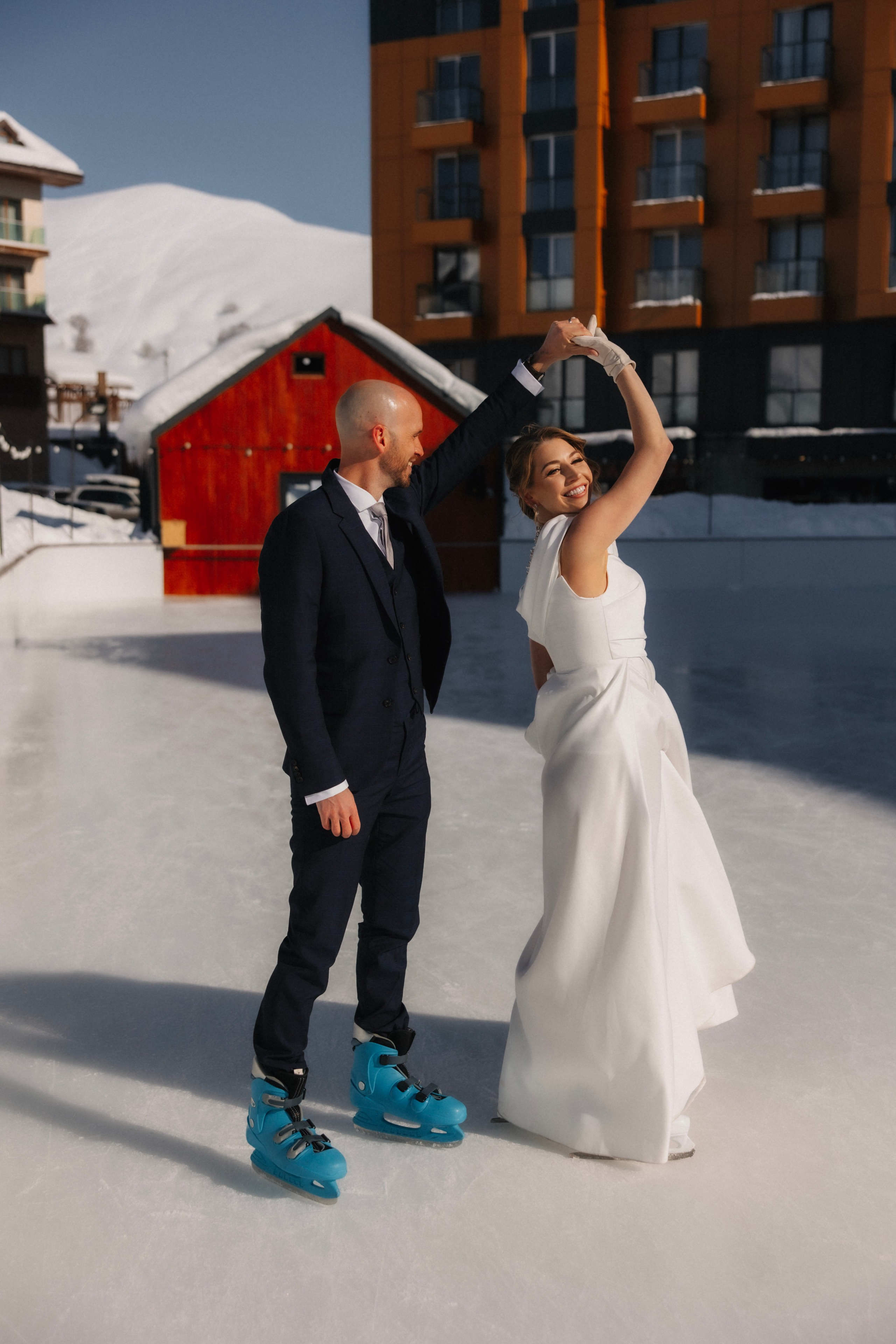Love in winter mountains. Wedding photographer in Tbilisi Ioseb Mamniashvili