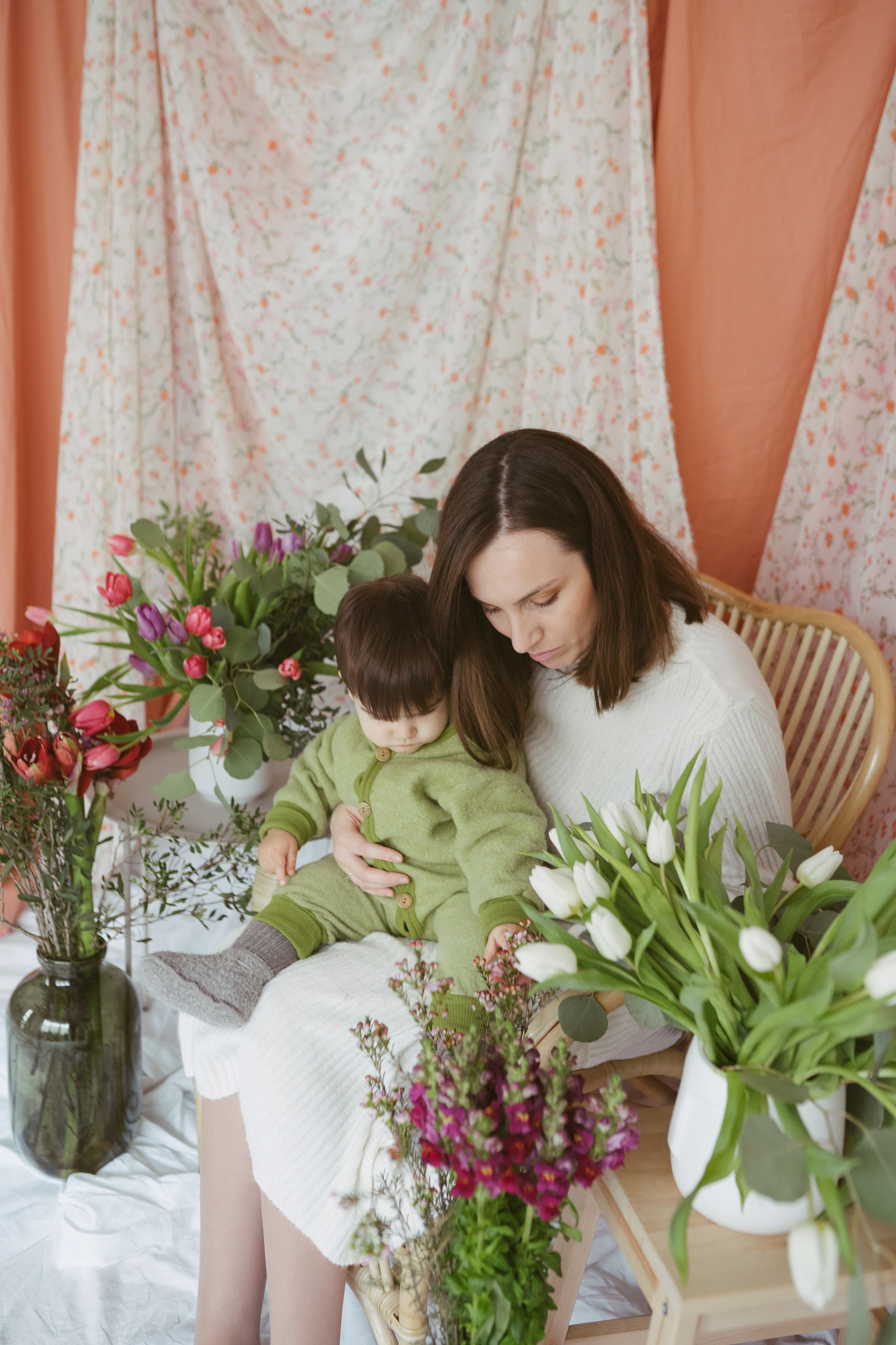 Ședințe Foto Primăvara Colorată Brașov | Mădălina Beda. Madalina Beda- Artist vizual, fotograf, doula la nastere, consultant babywearing Brasov si in toata tara