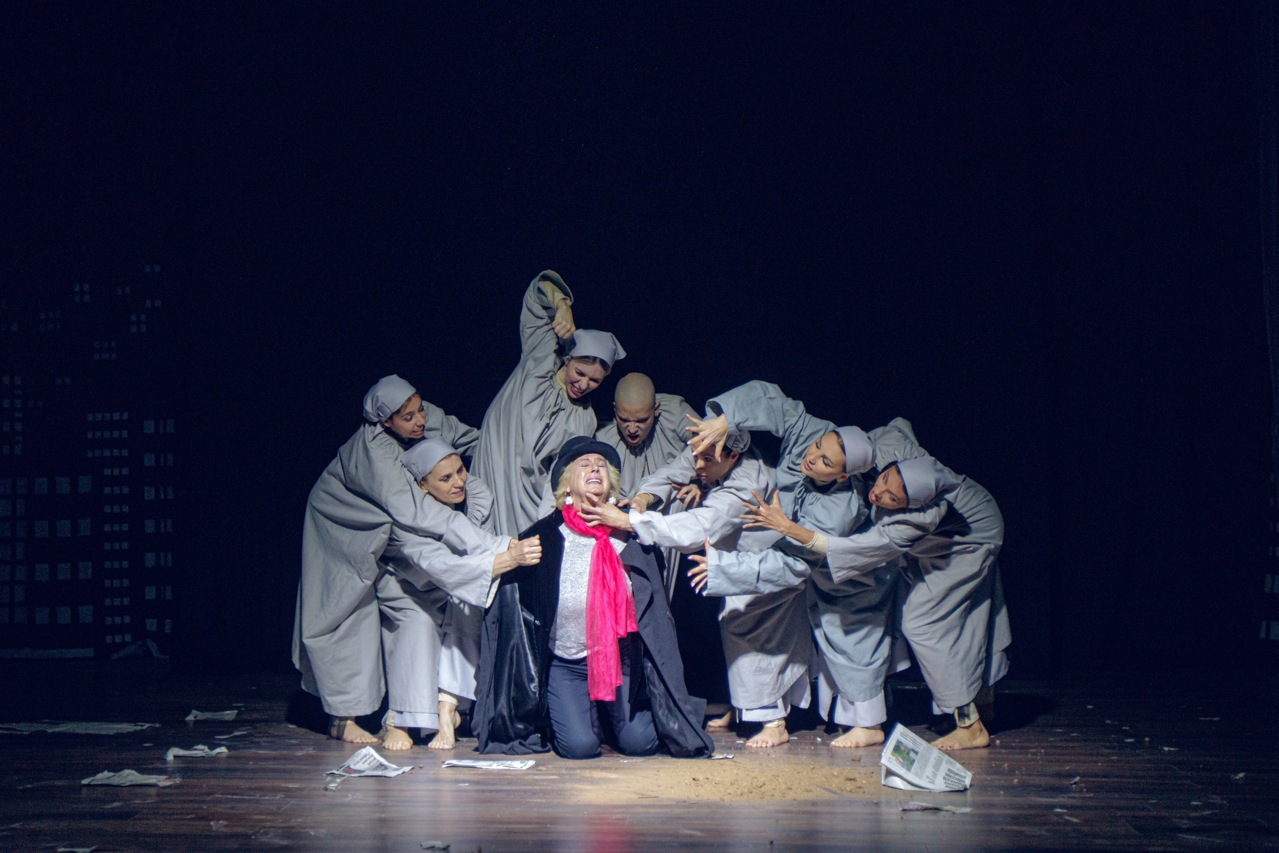 Fotos de la representación teatral en Valencia. Fotógrafo de retrato, familia y reportajes en Valencia | España | Europa Vitalii Lumier