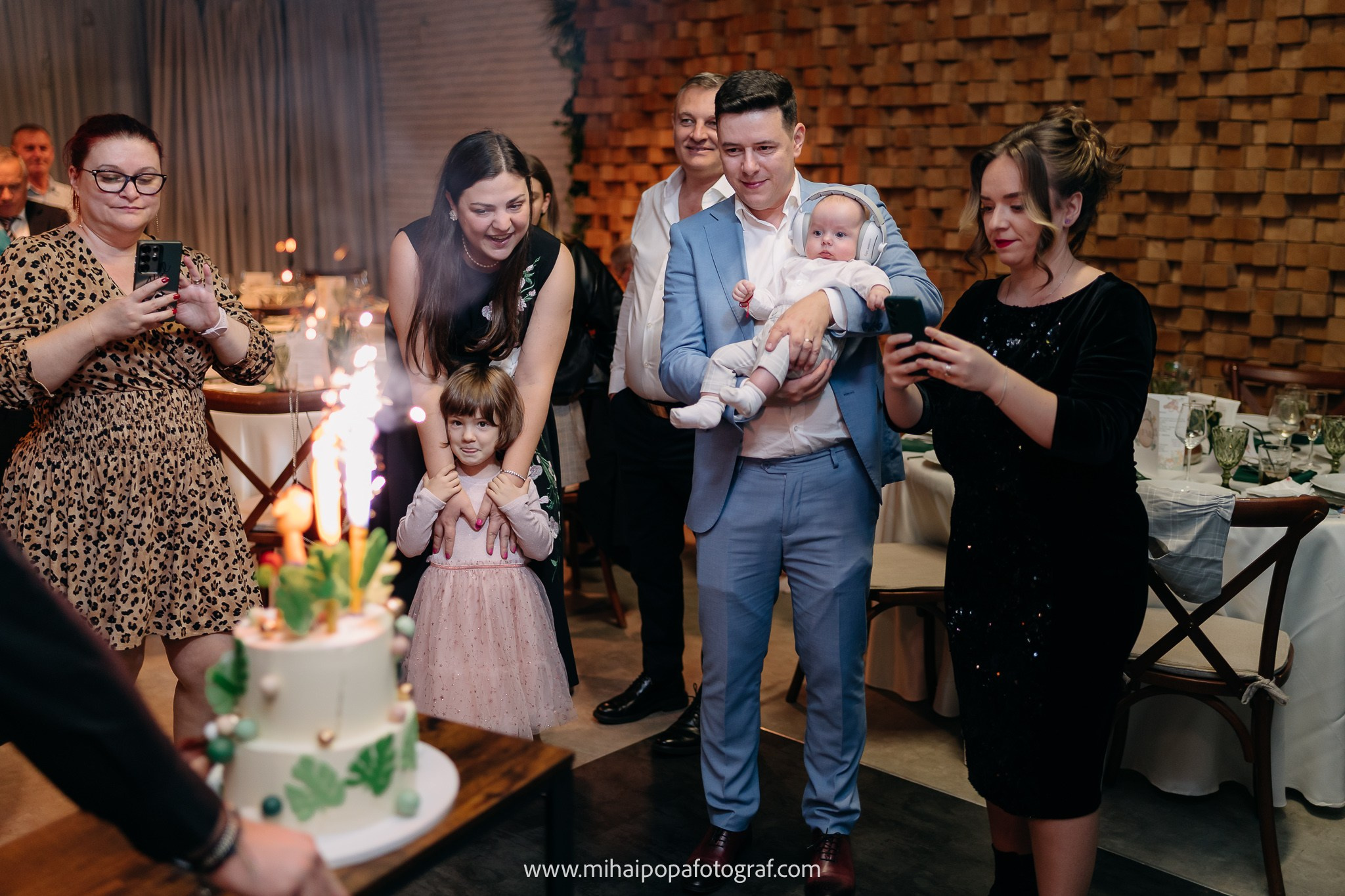 Fotograf de botez în Bucuresti| Mihai Popa Fotograf. Fotograf Nuntă & Botez București - Mihai Popa | Dincolo de oameni, imortalizez emoții!