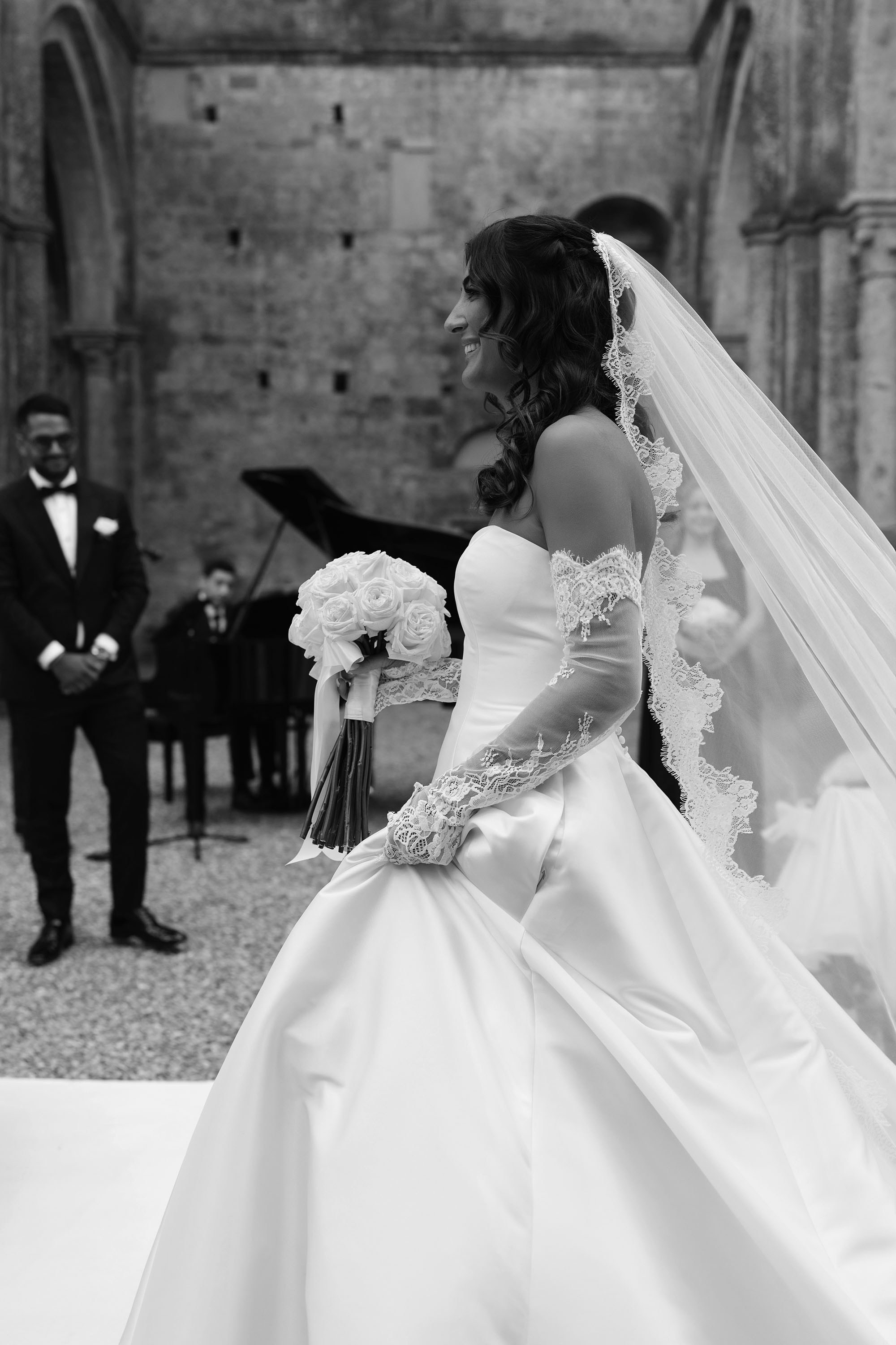 Ginevra and Avi — Abbazia di San Galgano, Tuscany. Destination Wedding Photographers and content creators based in Spain