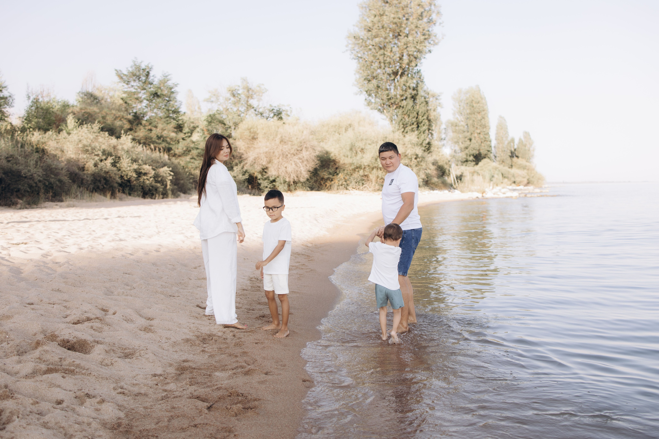 Family at Sunset. Фотограф родов, семей и новорожденных малышей в Дубае