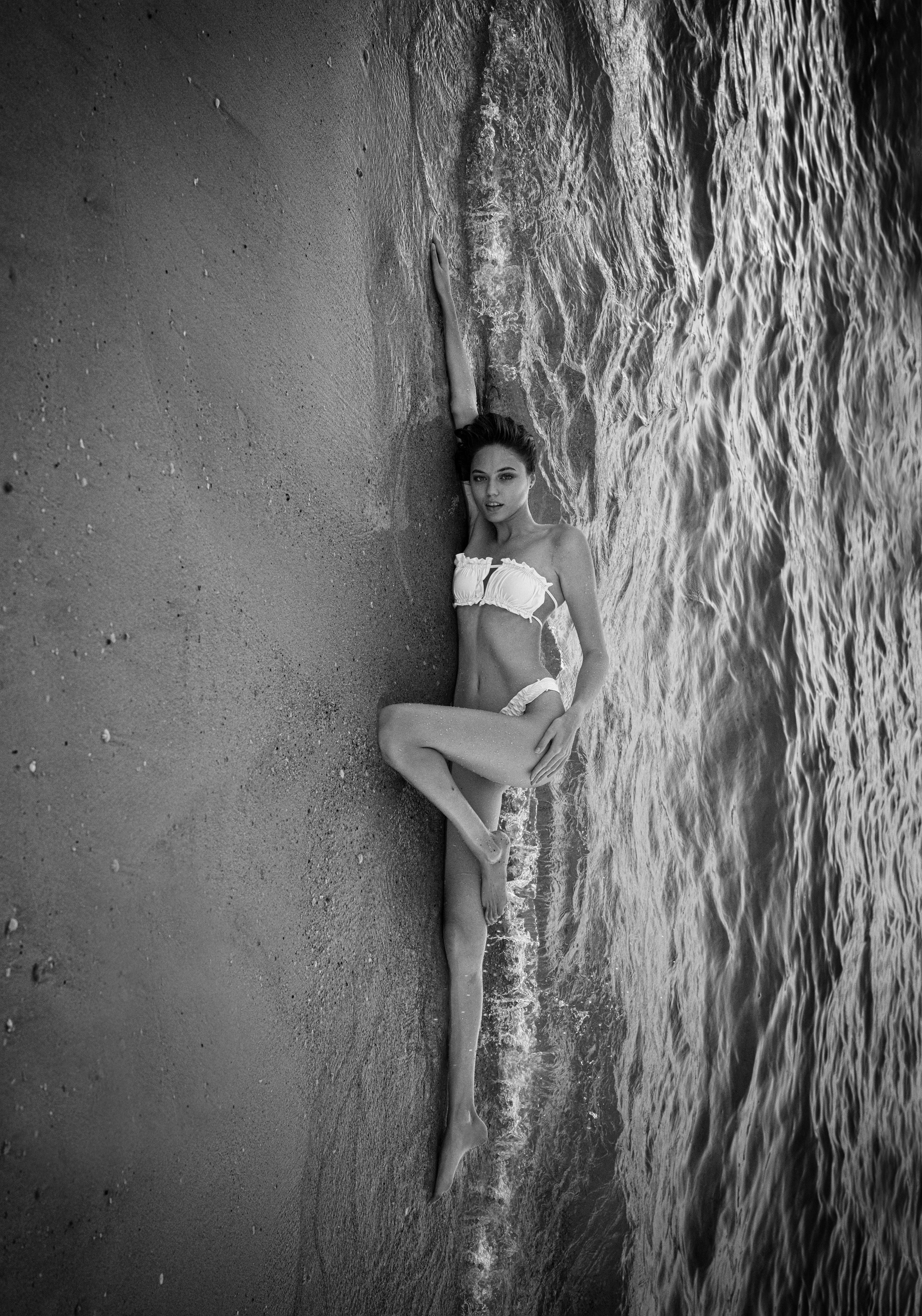 Black and white. Photographer in Dubai Anna Gordeychuk