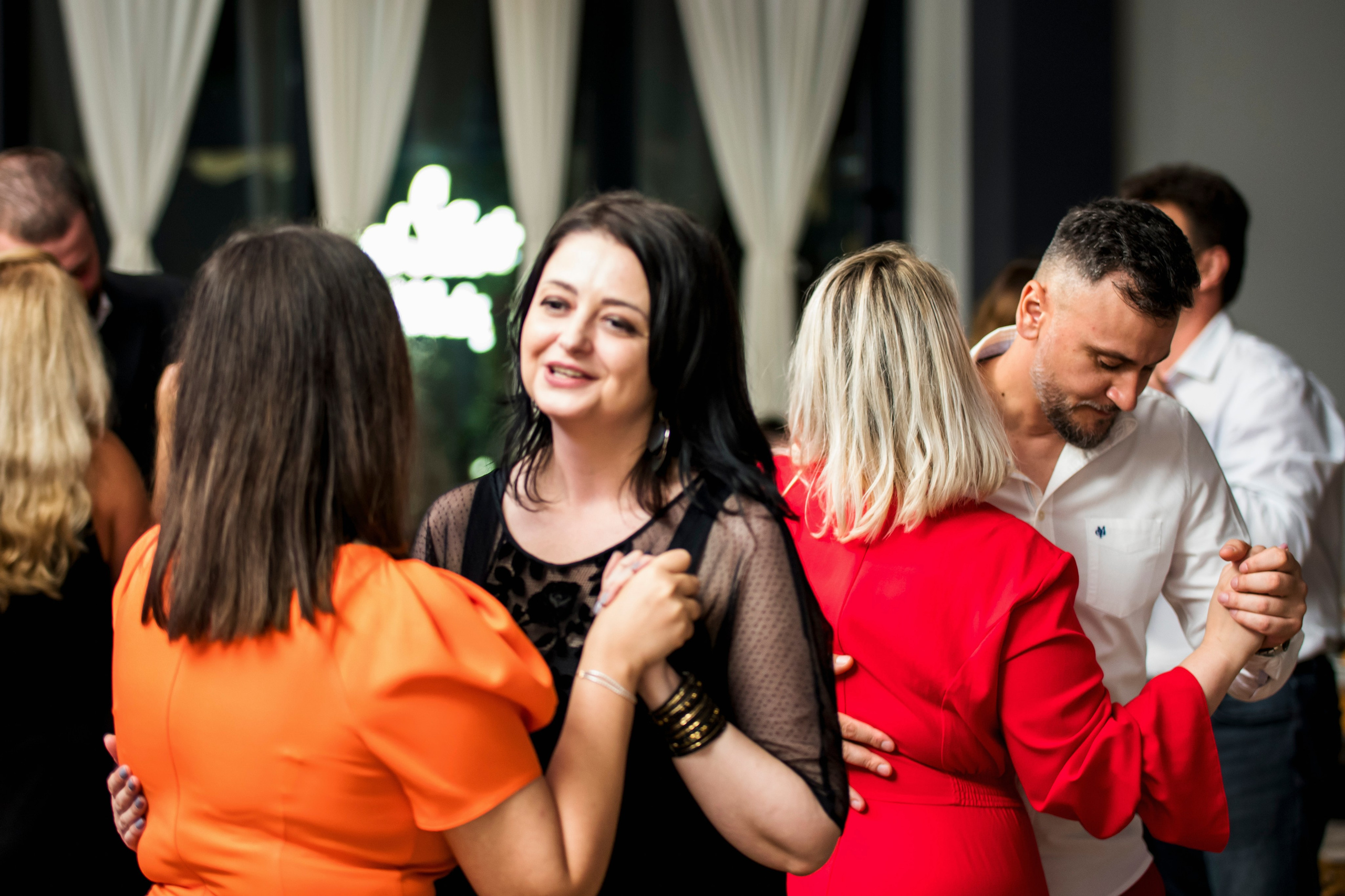 Fotografii Nunta + Botez Ciresul Salbatic. MDimaFotoStudio. Fotograf de nuntă, evenimente private și de familie