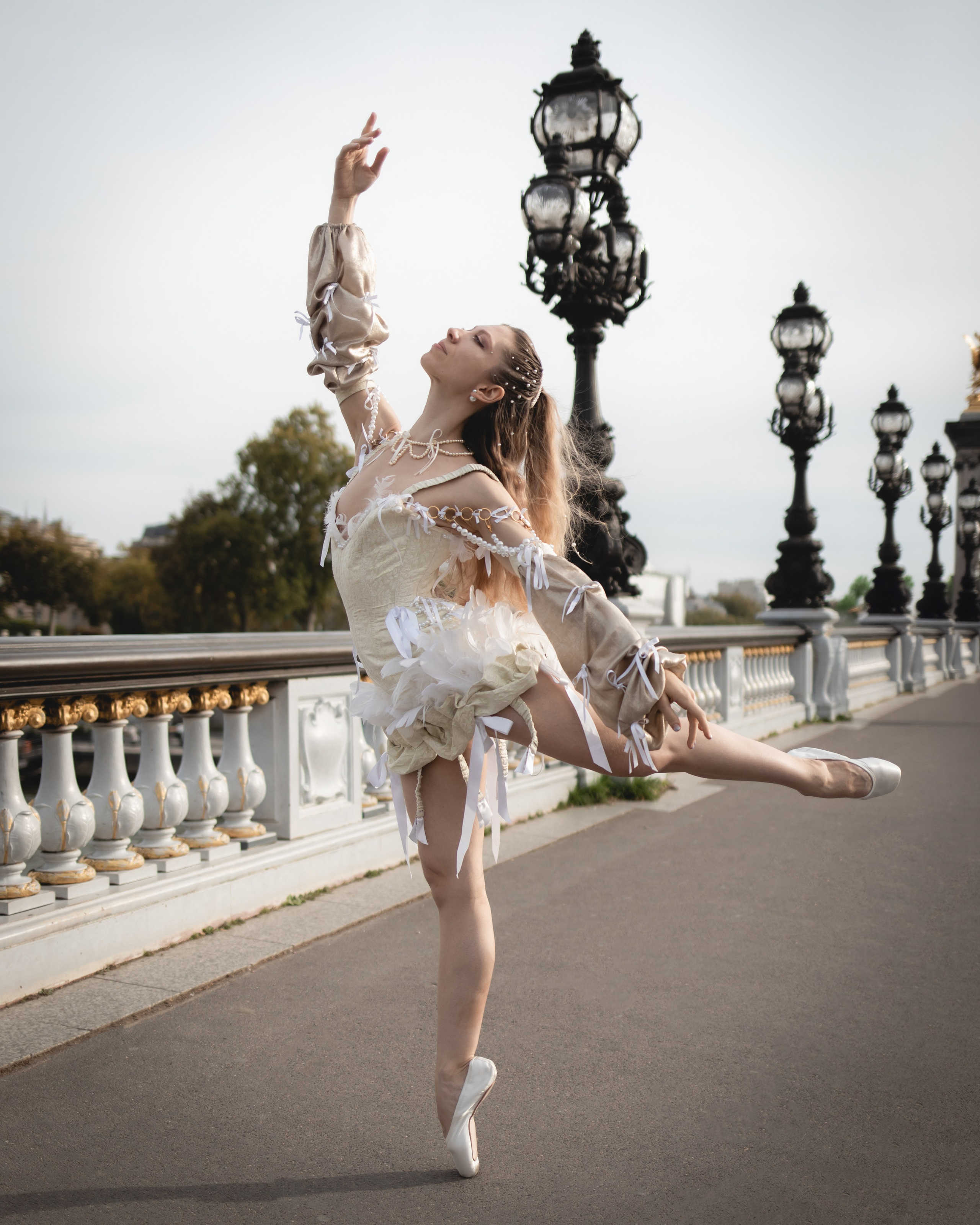 Ballerina in Paris. Professional wedding photographer in Copenhagen, Denmark — Julia Byron