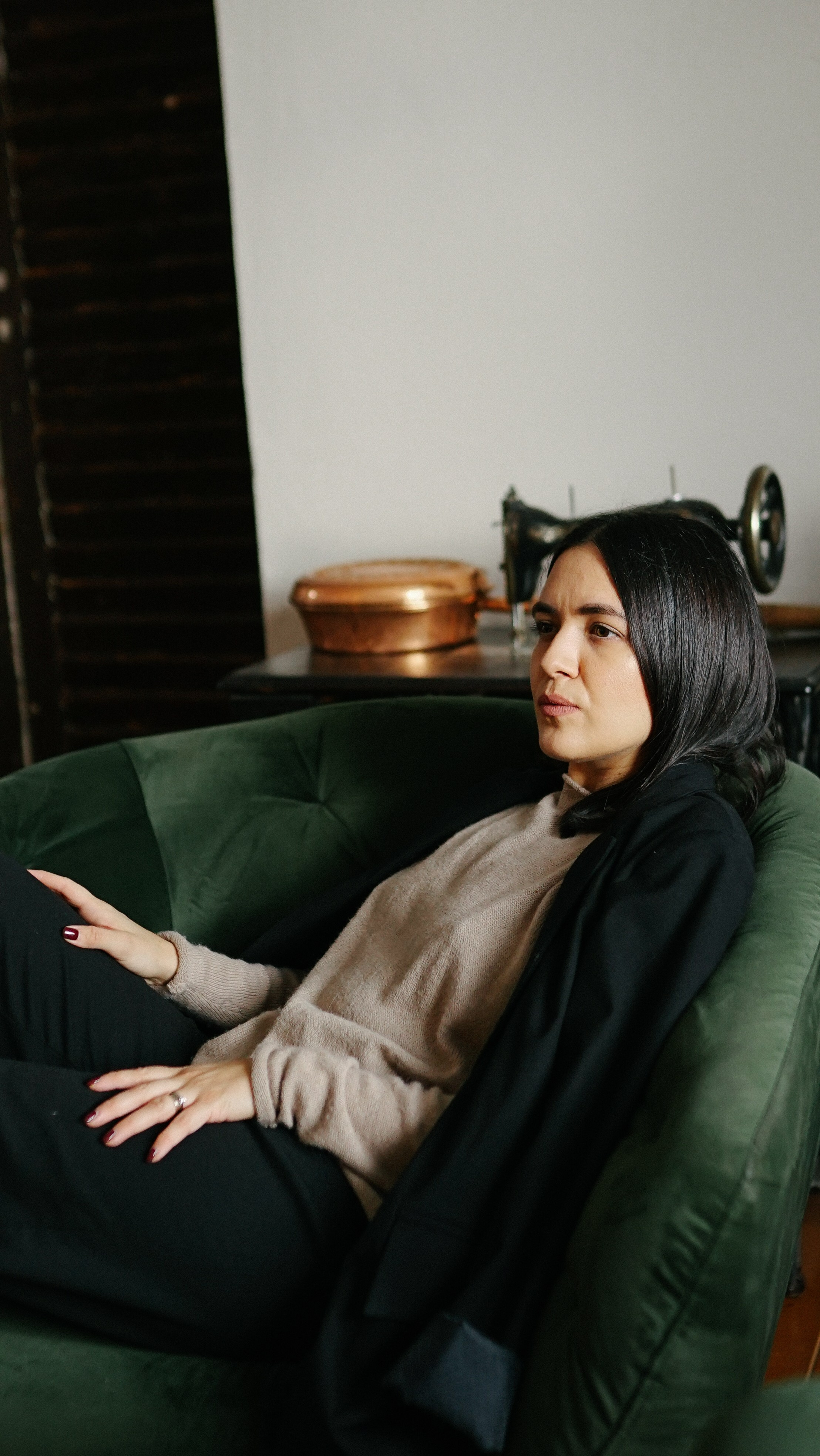 Fotografie de Portret Brașov | Artist Mădălina Beda. Madalina Beda- Artist vizual, fotograf, doula la nastere, consultant babywearing Brasov si in toata tara