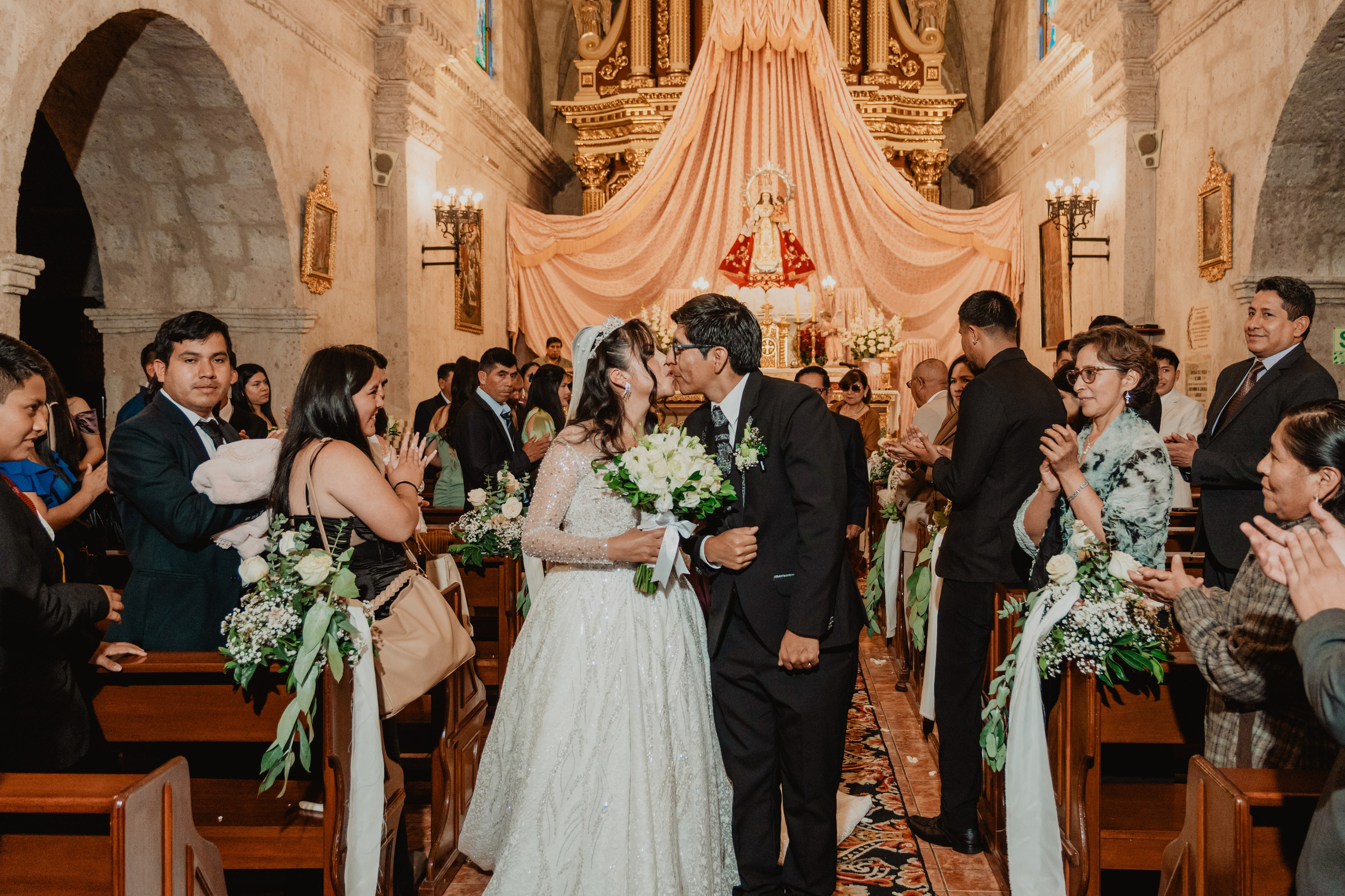 FERNANDO + MARIBEL | BODA RELIGIOSA. Studio KVTA | Fotografía y Video de Bodas en Arequipa