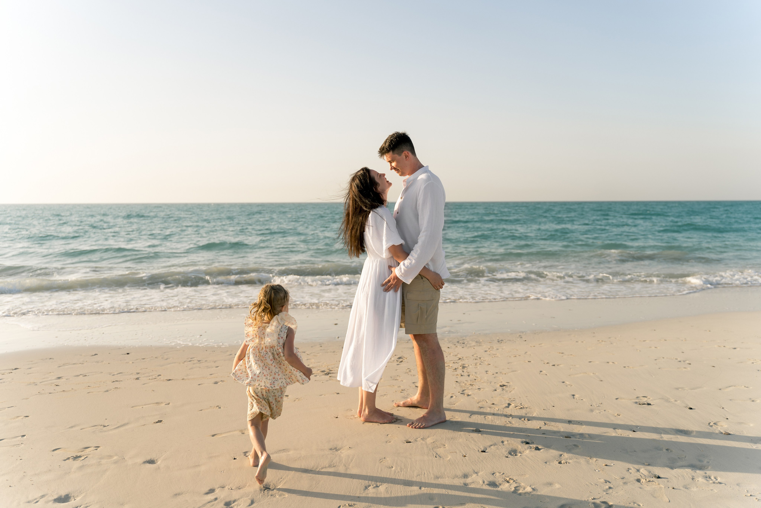 Фотосессия на пляже Саадият — идеальное сочетание природы и стиля. Фотограф в Абу Даби Марина