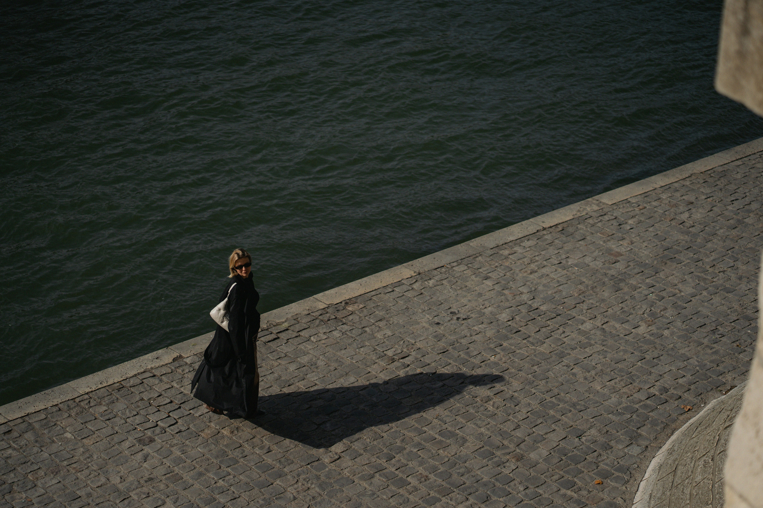 Минимализм и стиль. Портрет на набережных Сены. Ksenia Marchand/ Lifestyle фотограф в Париже