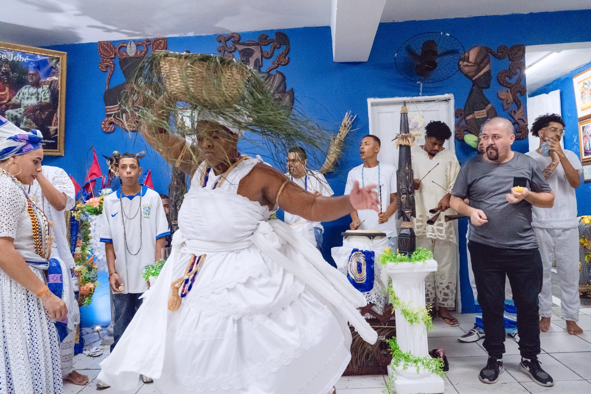 Saída Ìyá Tebeṣé Fernanda e Àjọ̀dún Ògún. Aladá Produções