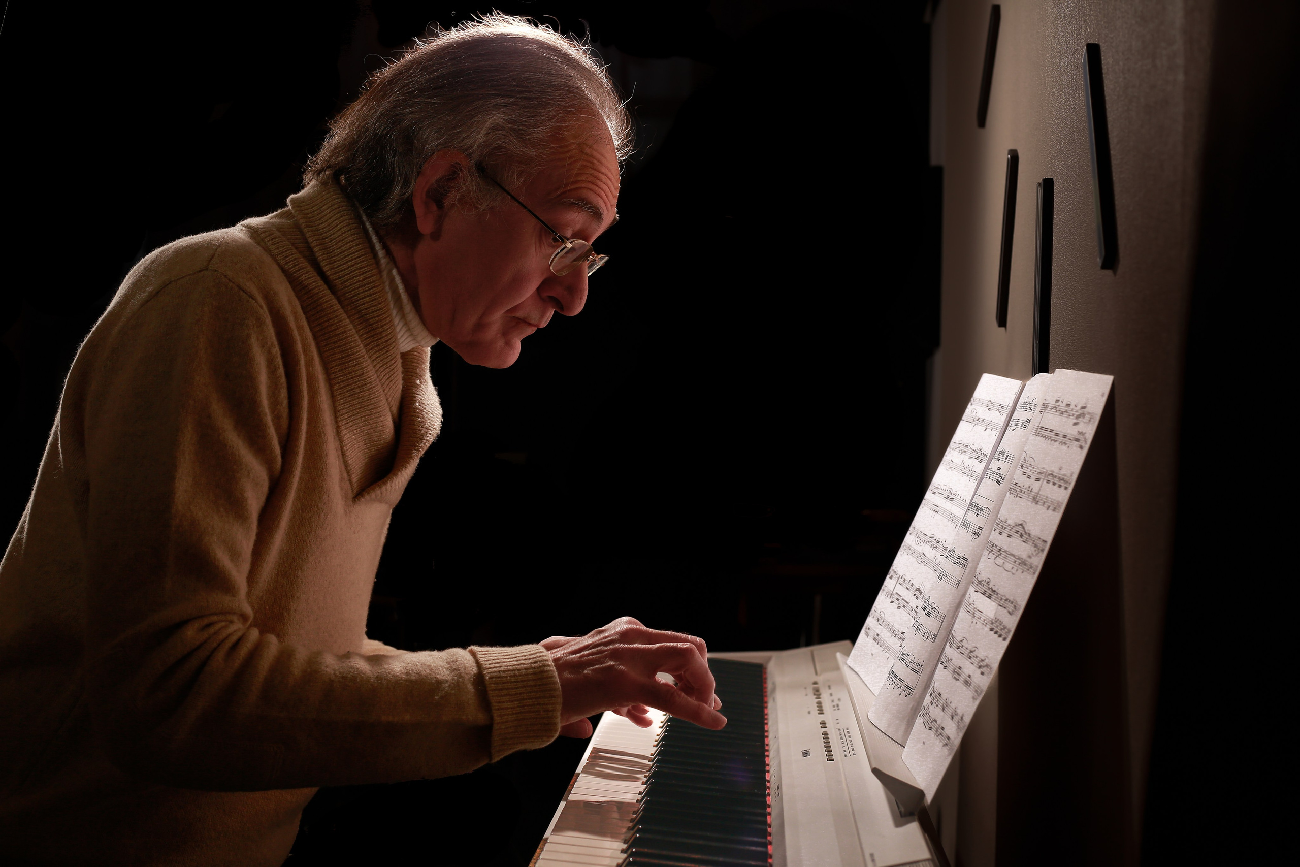 Aleksander Pustovit. Portret photographer in Switzerland Artur Magpie