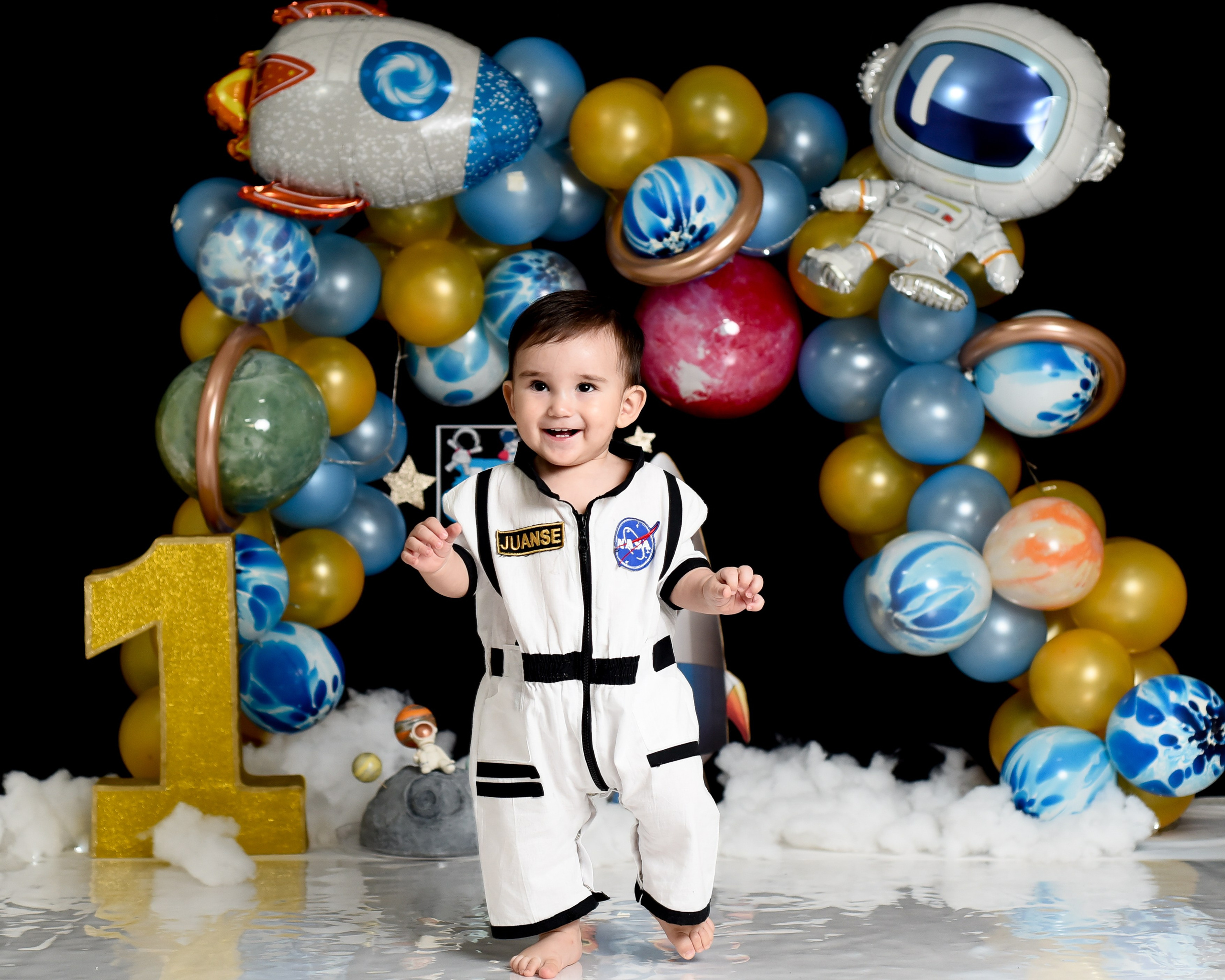 Sesión 1er año de Juan. Temática: Astronauta. Fotografo de casamiento en misiones y fotógrafo de familia  Posadas
