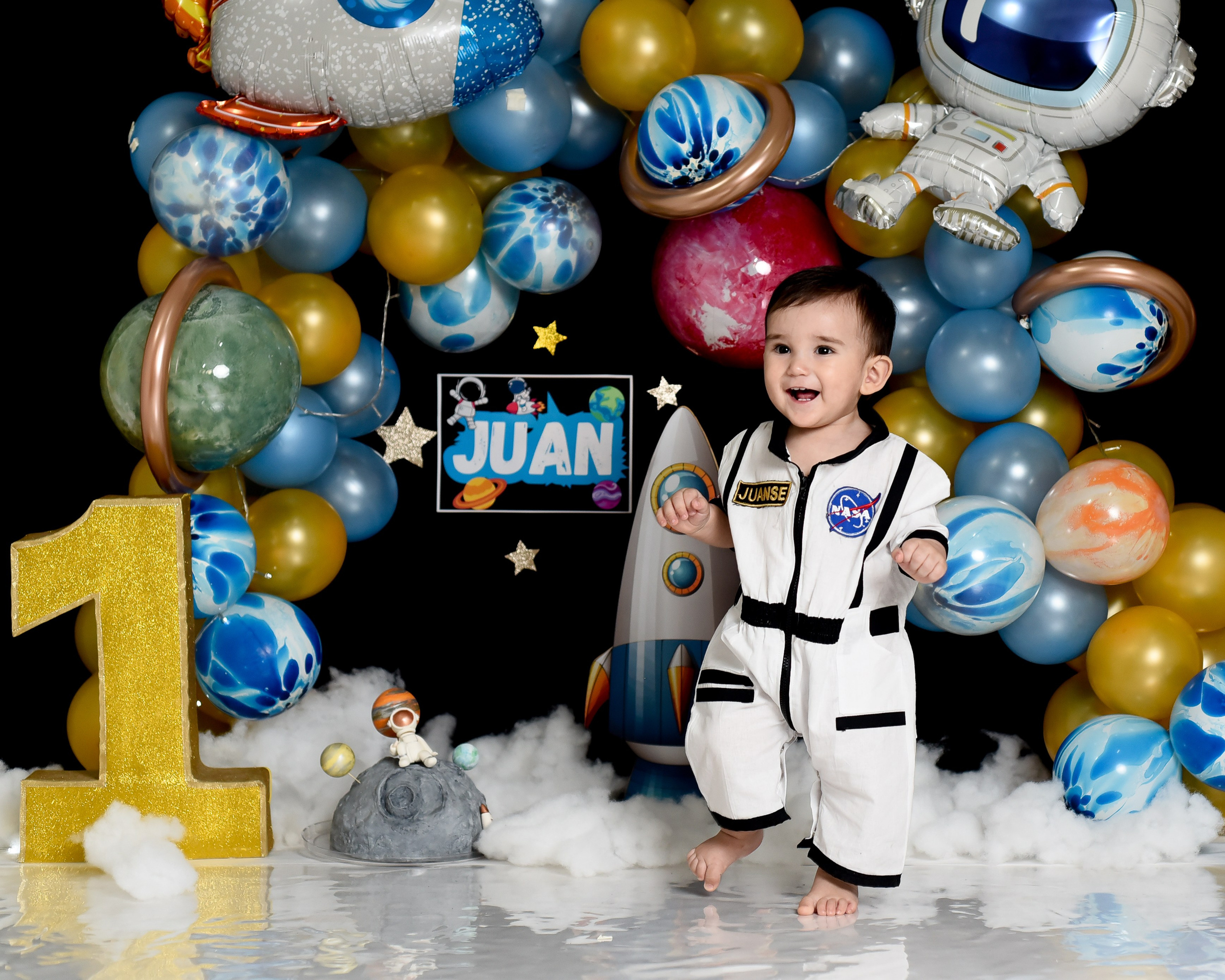 Sesión 1er año de Juan. Temática: Astronauta. Fotografo de casamiento en misiones y fotógrafo de familia  Posadas