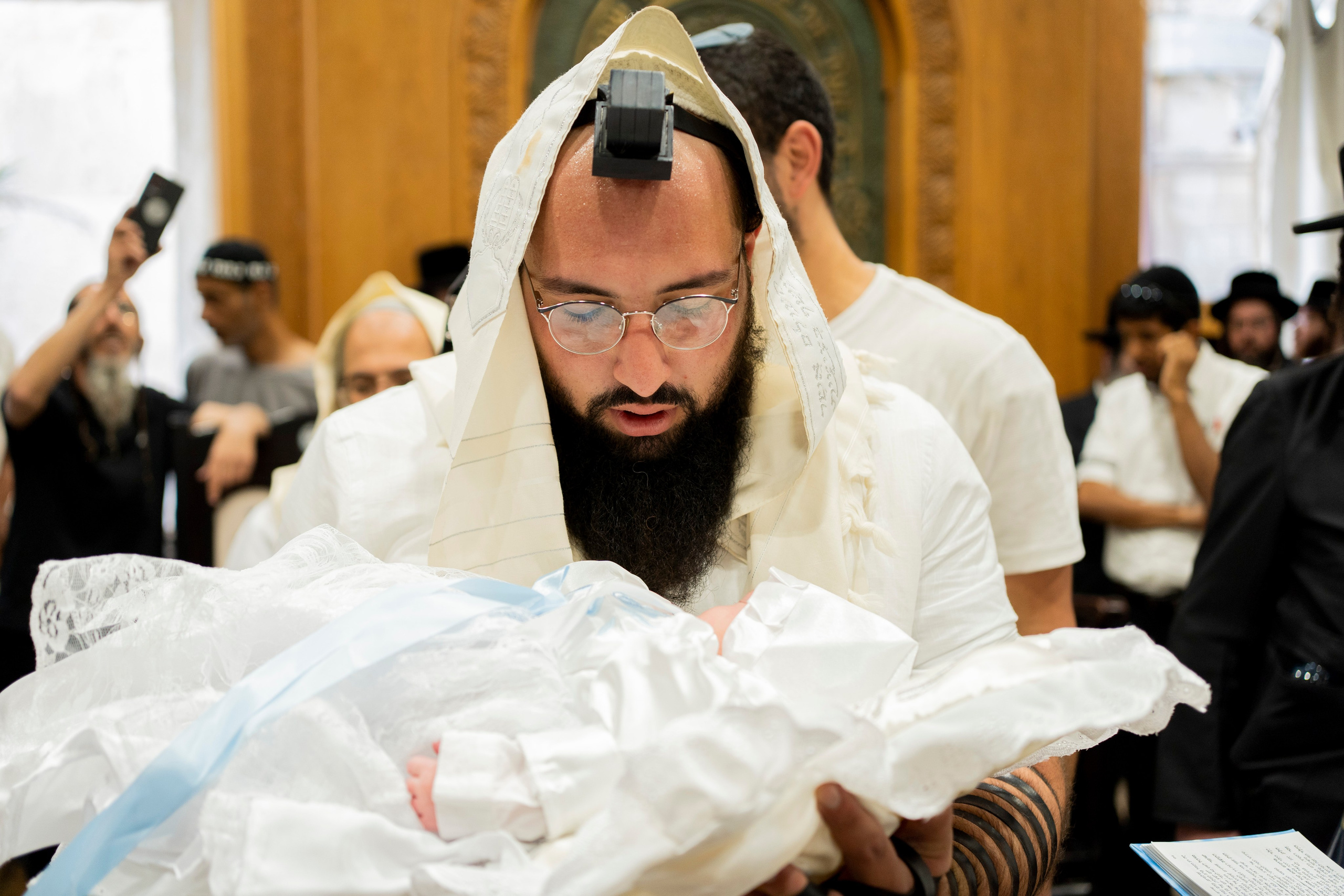 הברית של נחמן חזן. יוסף מזרחי צילום חתונה, ברית וזוגיות. צלם מקצועי שאוהב להוציא אתכם הכי יפים ברגעים הכי מרגשים