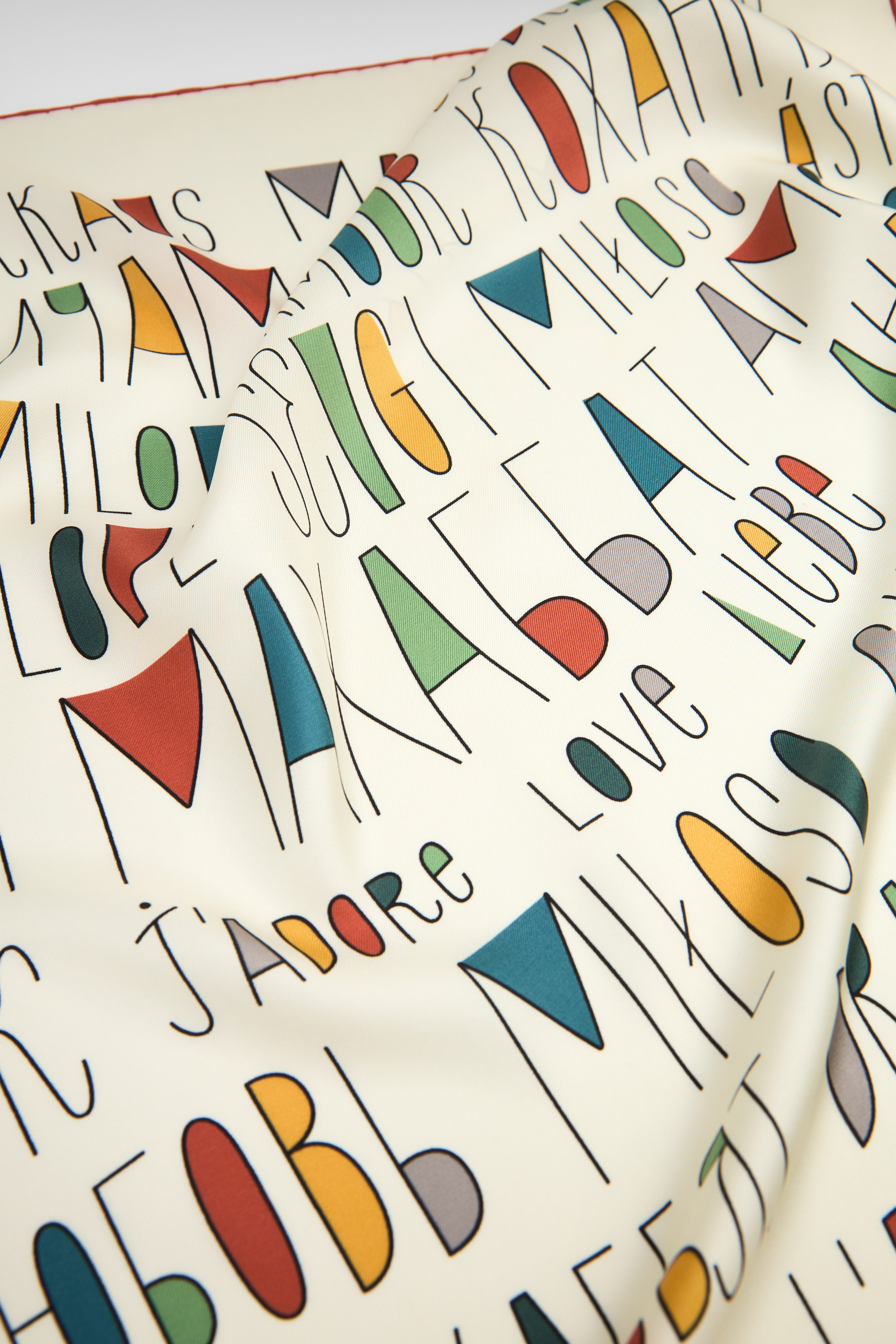 Головные уборы. Предметная фотосъемка в Алматы. Студия фото и видео съемки товаров