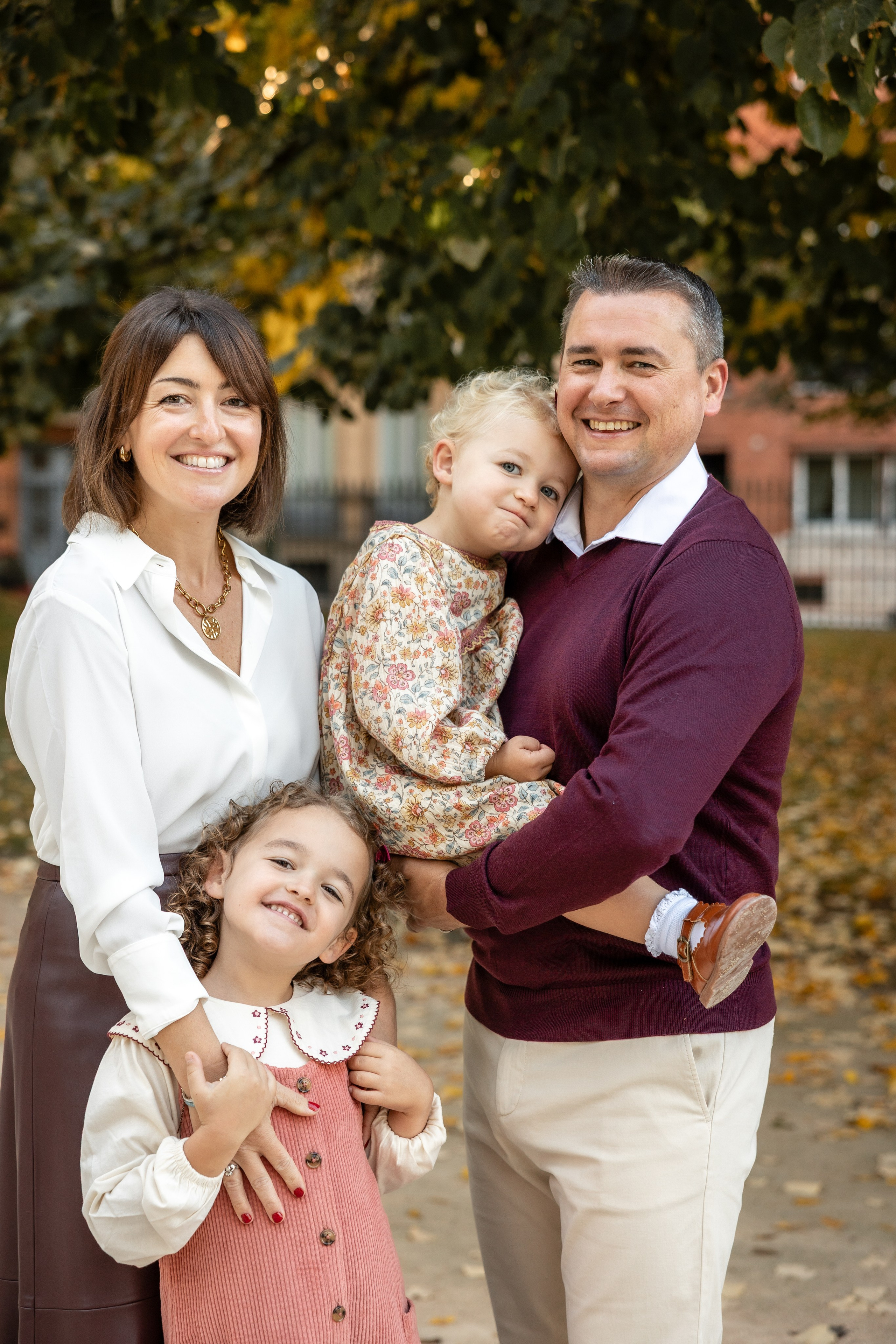 Autumn Family photoshoot in Toulouse. Jardin des Plantes. Eugénie Smirnova — your photographer in Toulouse and southwest France
