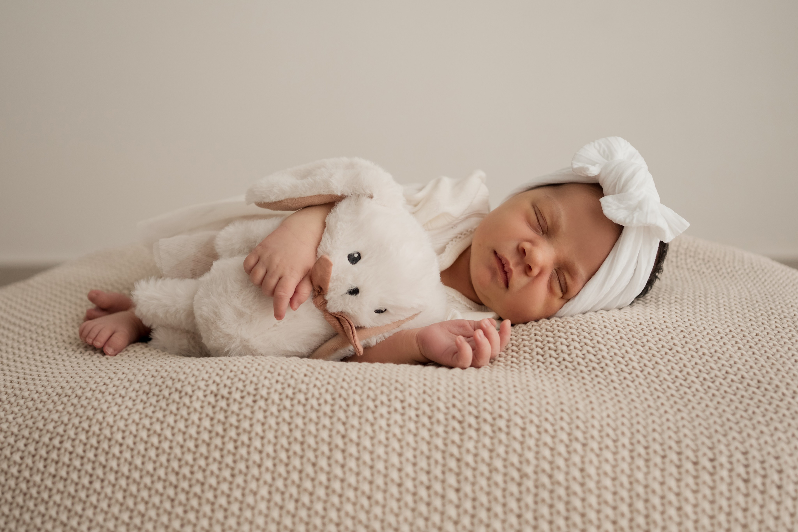 Sweet first days. Angela Iakovleva — Family Photographer in Dubai