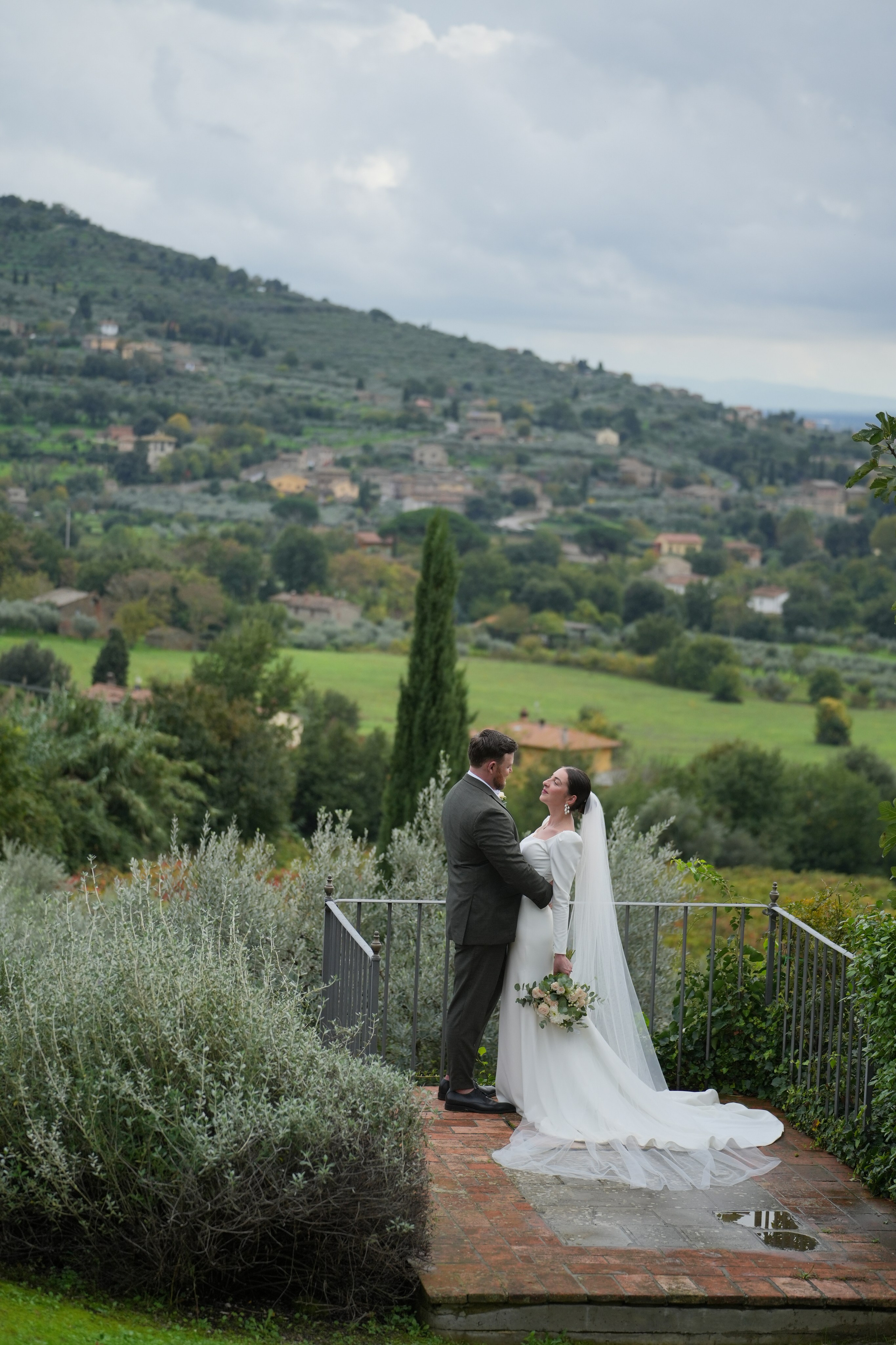 Elopment in Cortona. Villa Falconiere. Wedding Photographer in Italy