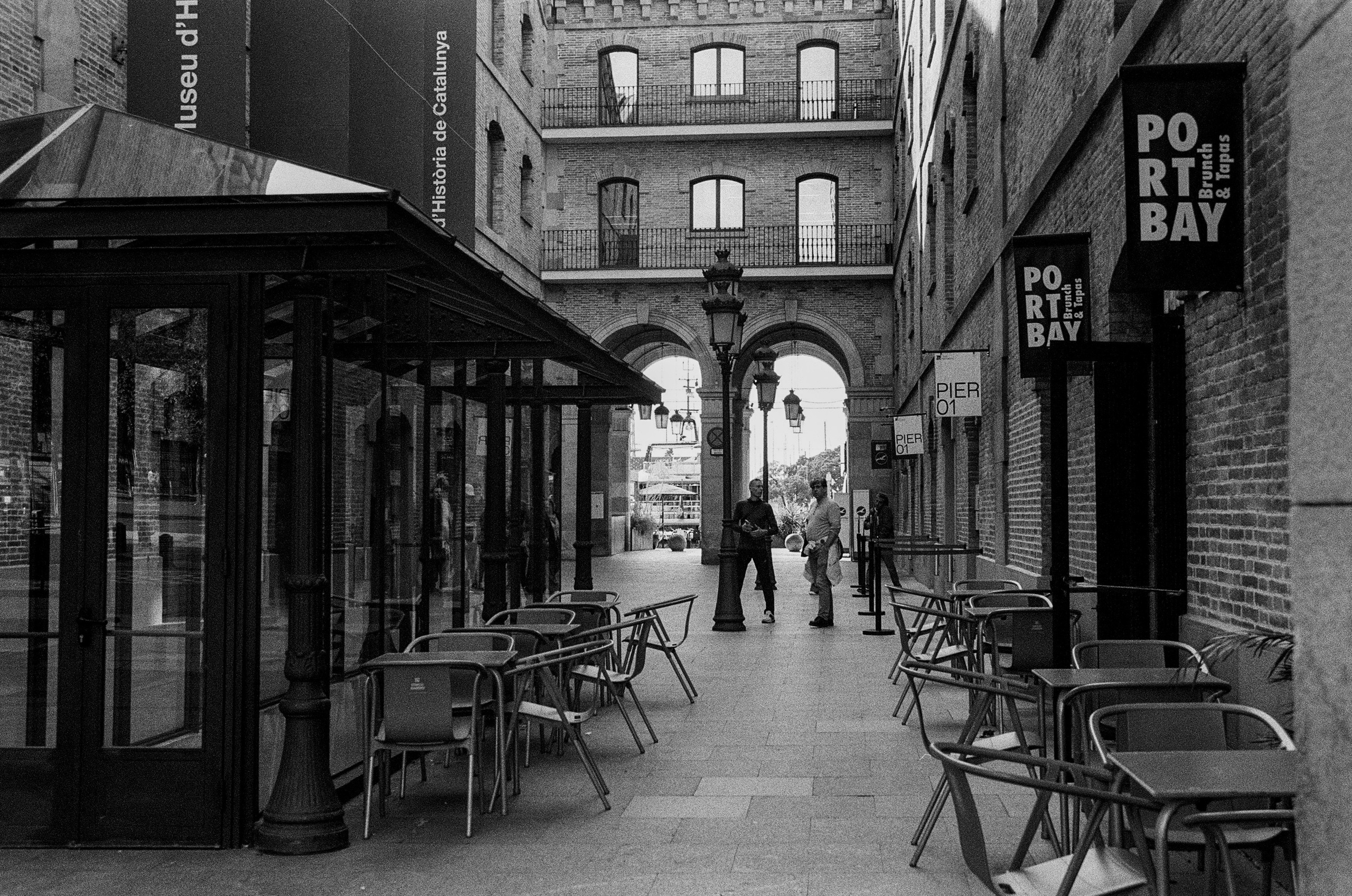 Barcelona — Light, Rhythm and Architecture. Wedding Stories — Professional Wedding Photography & Videography in Germany, Italy, Spain & all across Europe