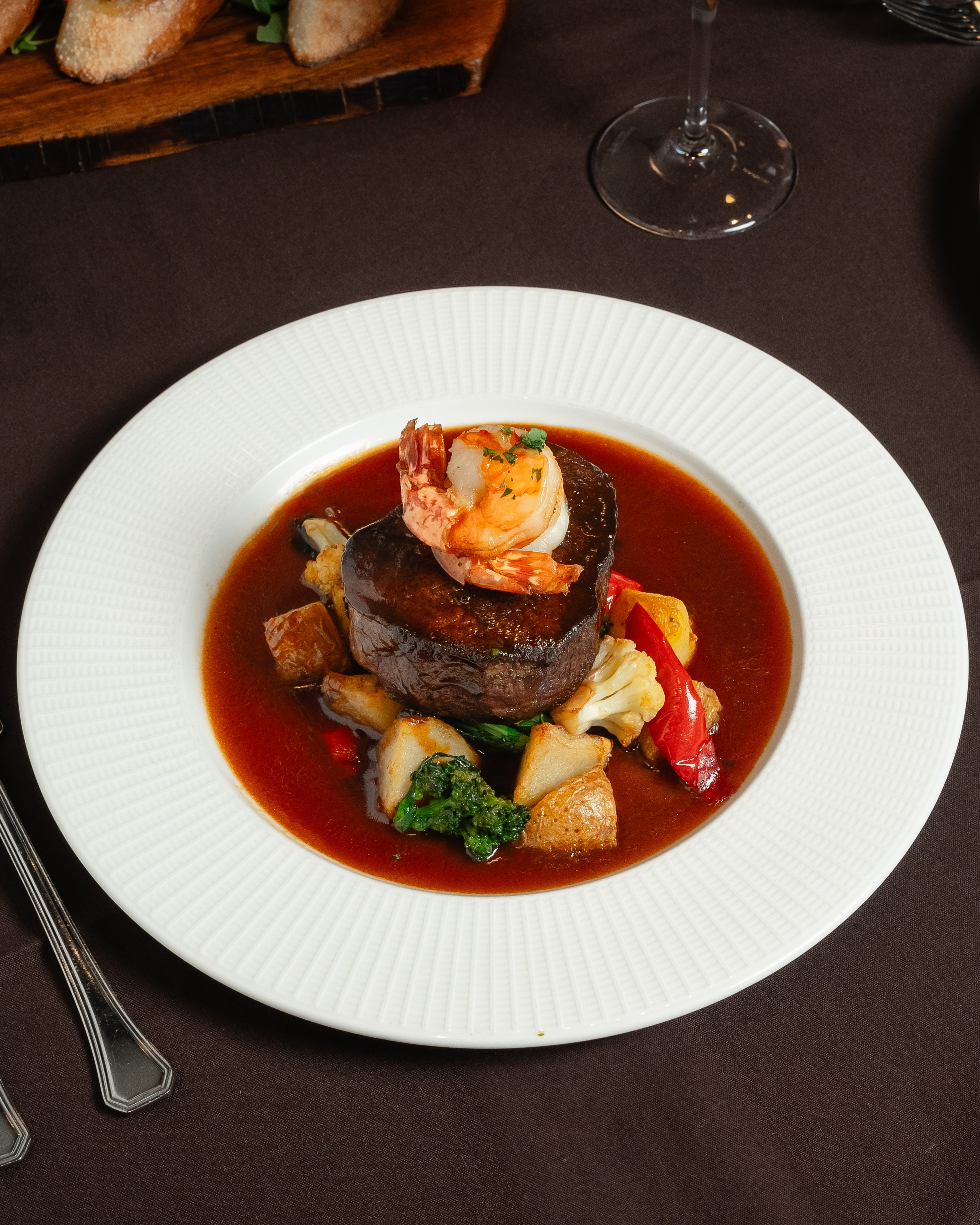 Luna. Welcome to my video and photo world!