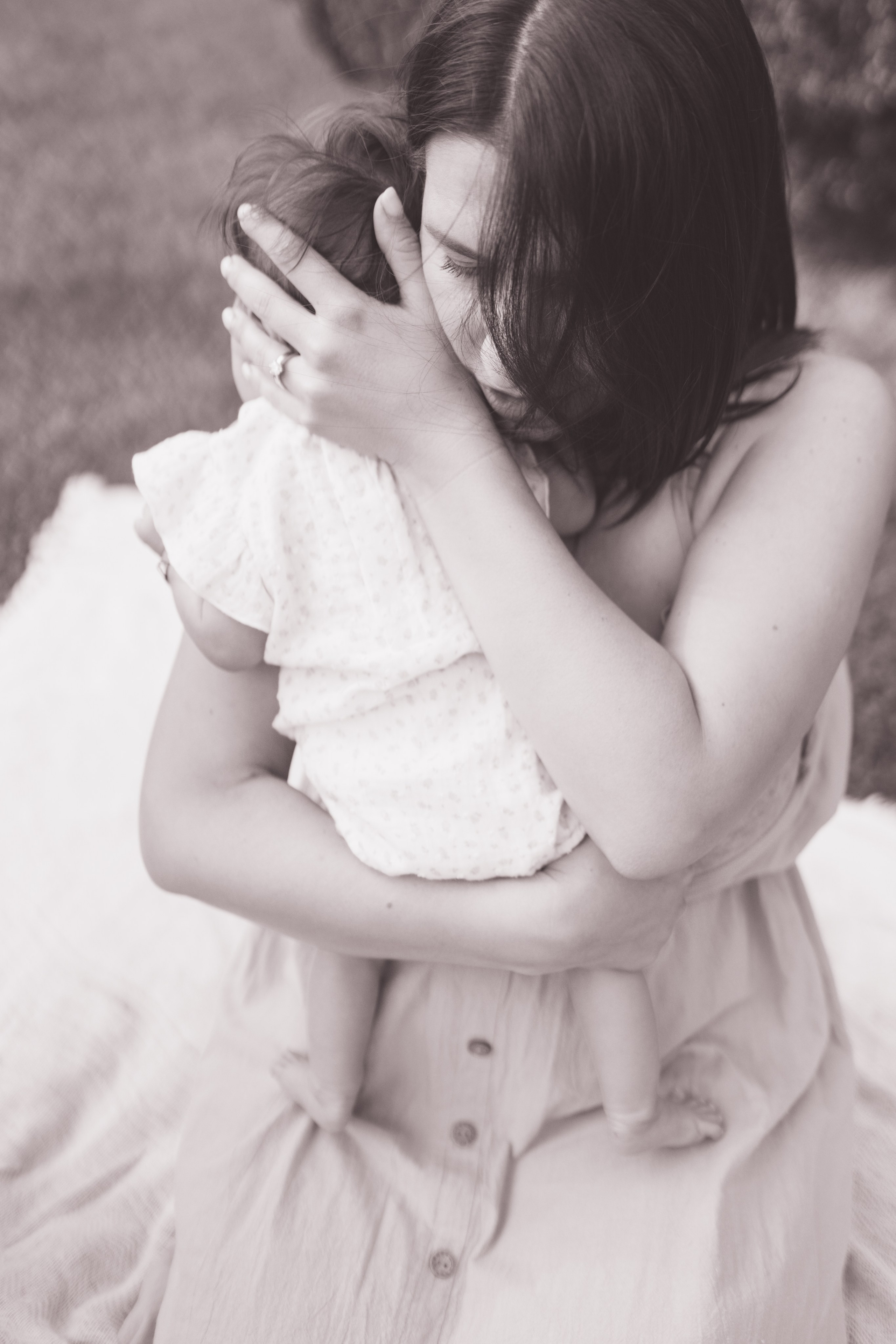 Mother Earth: Proiect de Fotografie Maternitate | Mădălina Beda. Madalina Beda- Artist vizual, fotograf, doula la nastere, consultant babywearing Brasov si in toata tara