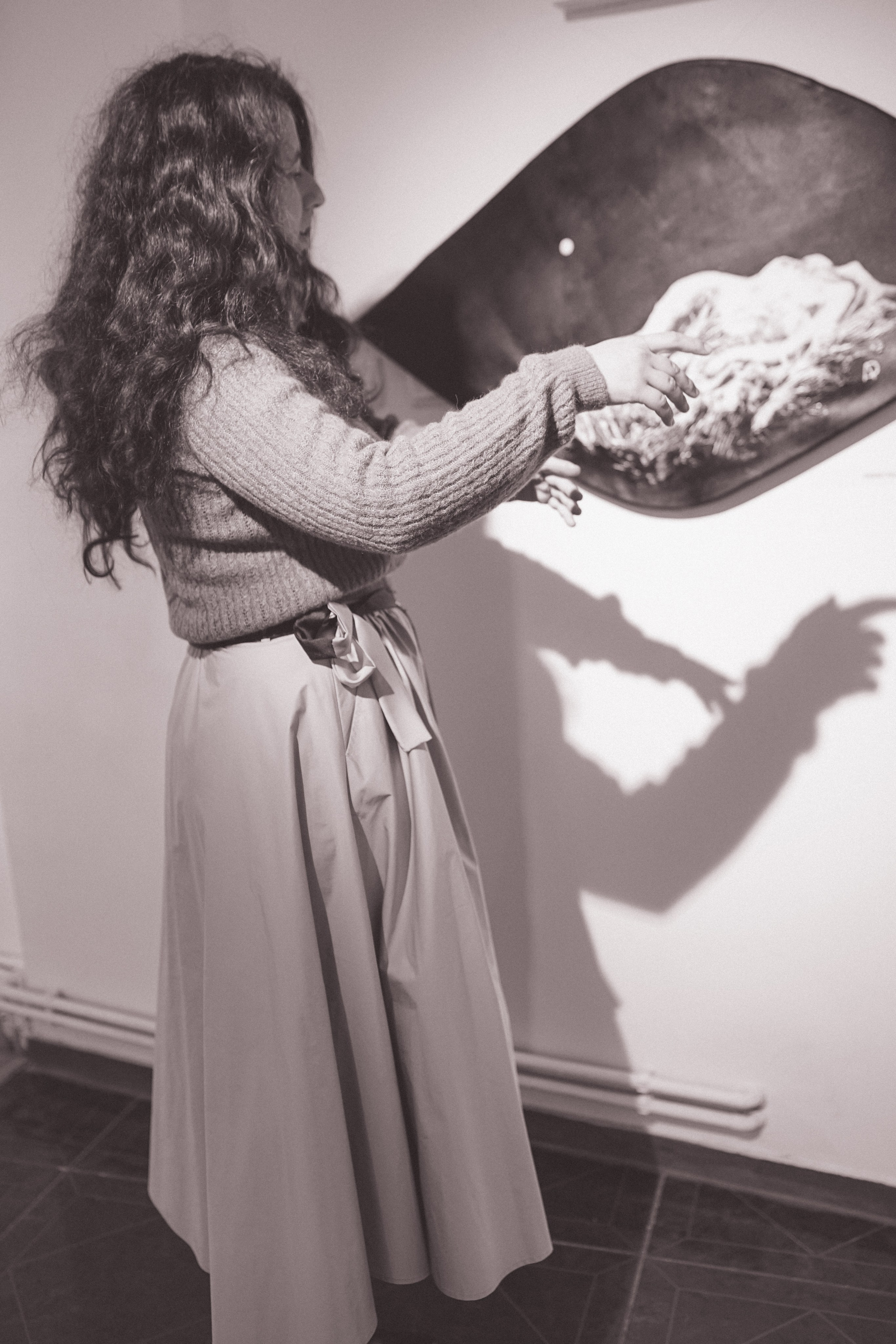 Expoziție Foto Maternitate Brașov | Mădălina Beda. Madalina Beda- Artist vizual, fotograf, doula la nastere, consultant babywearing Brasov si in toata tara