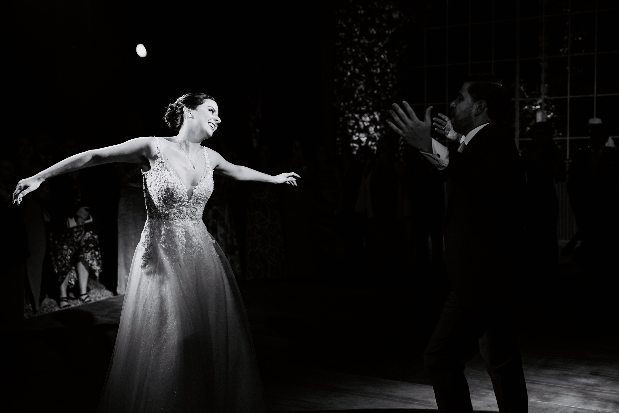 Un vistazo a la fiesta. Fotógrafo de Bodas en Lima | Ronhy Altamirano. Fotografía narrativa y cinematográfica para bodas, quinceañeras y eventos exclusivos