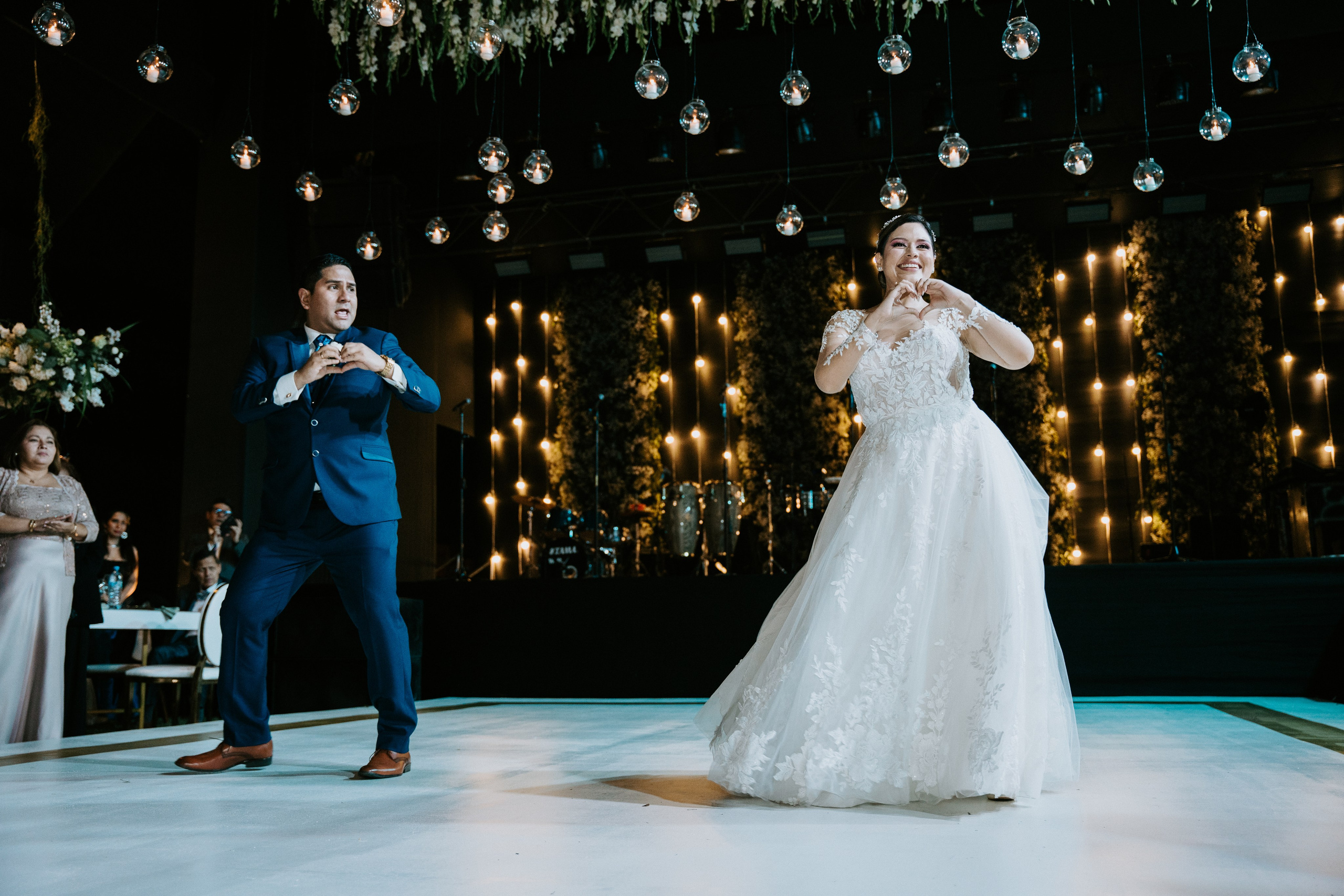 Un vistazo de un día especial. Fotógrafo de Bodas en Lima | Ronhy Altamirano. Fotografía narrativa y cinematográfica para bodas, quinceañeras y eventos exclusivos