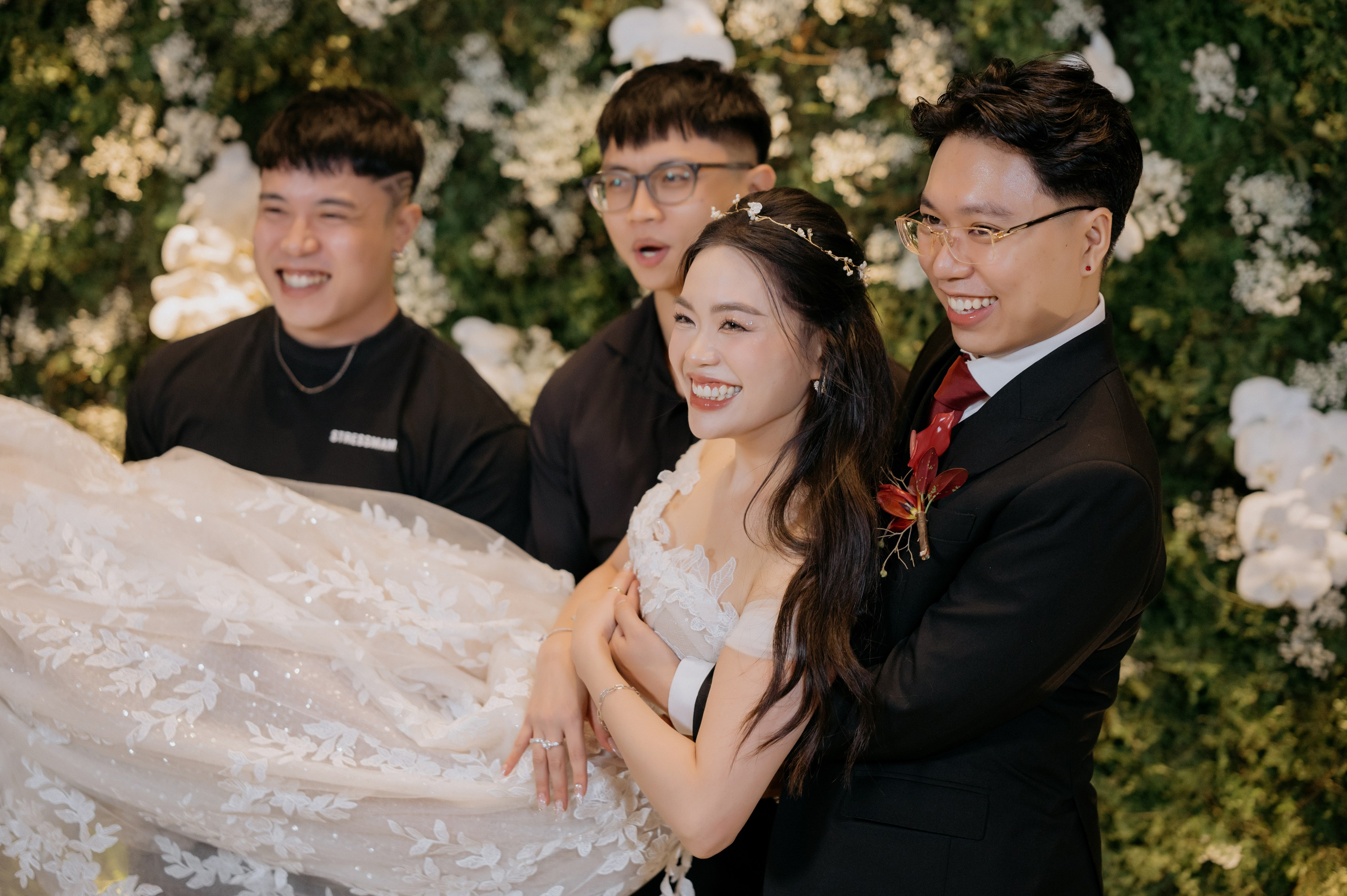 DAT & TU / Wedding Party. Saigon Wedding Present | Art Beyond Moments