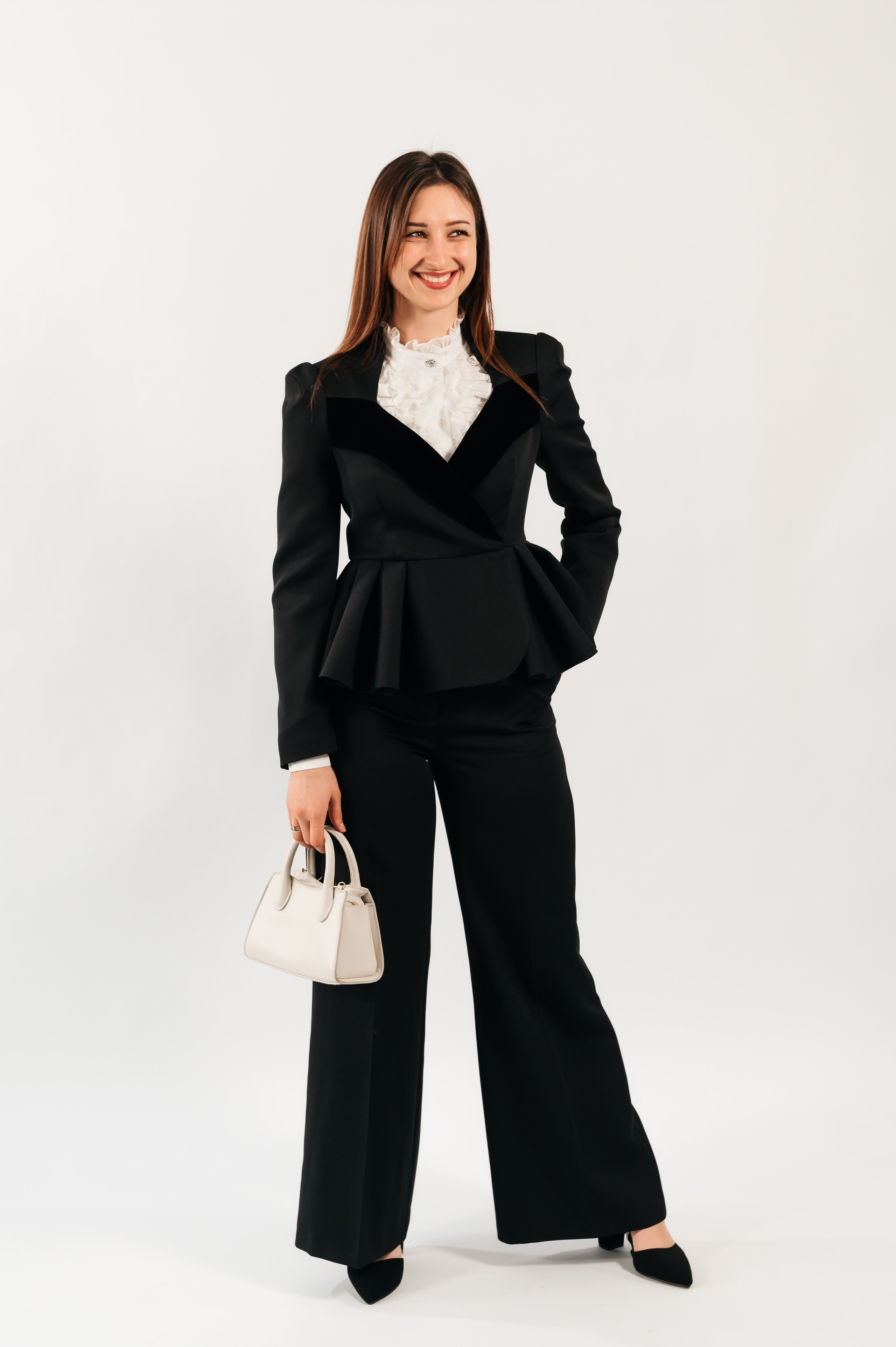 Compleu: sacou și pantaloni. Designer vestimentar: elaborarea, proiectarea și confectionare…