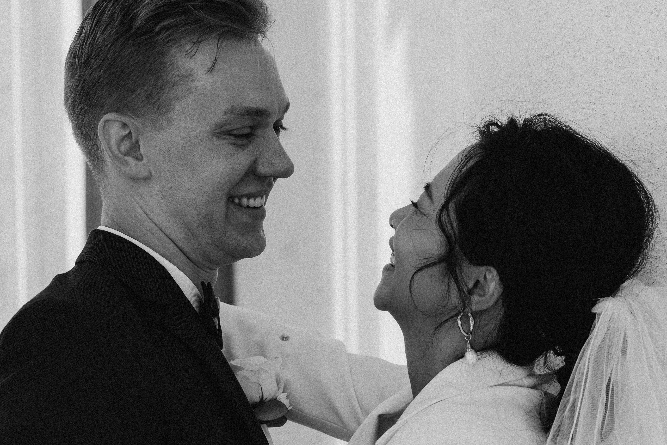 City wedding. Wedding and portrait photographer in Helsinki Vickan O