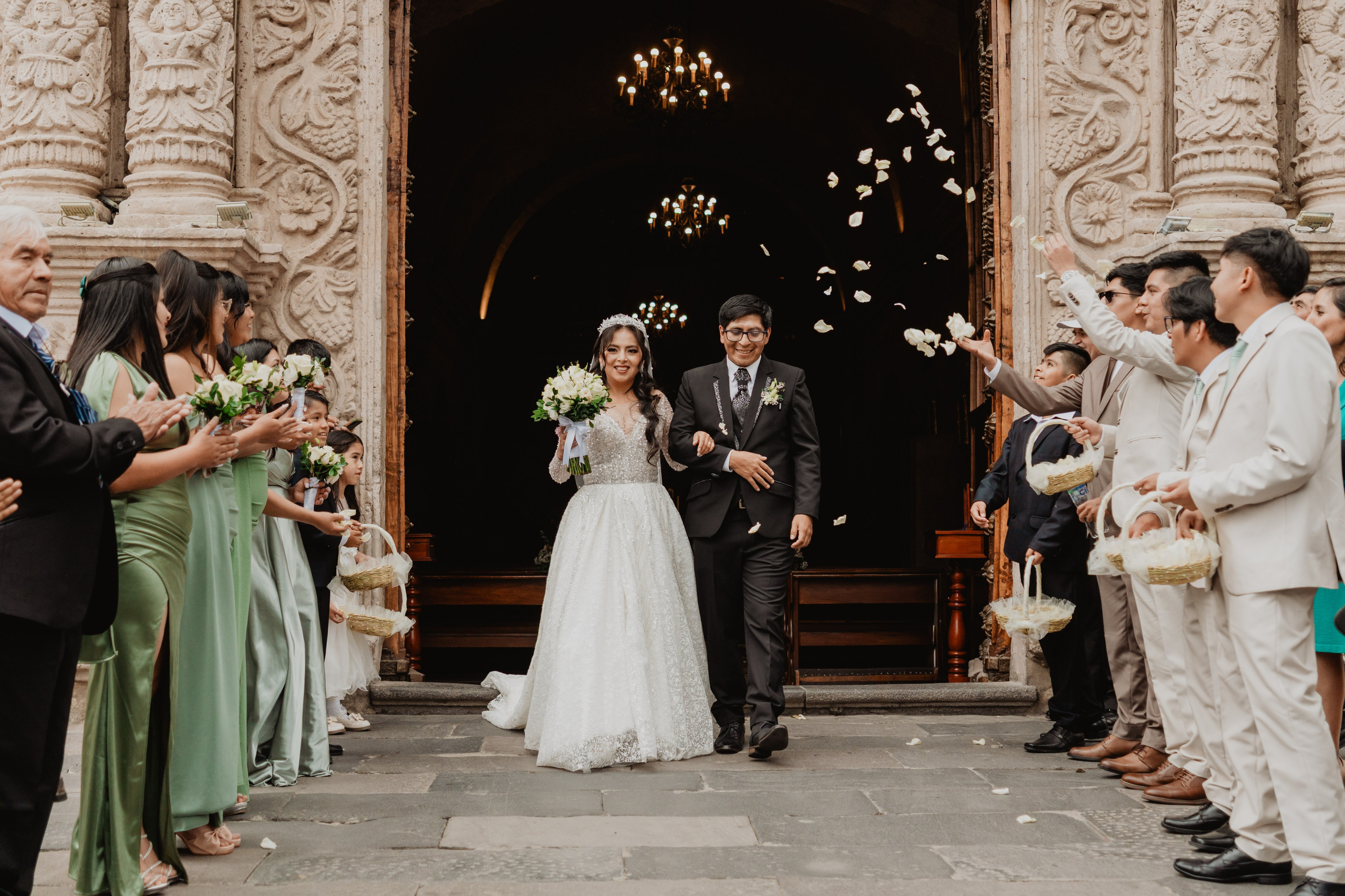 FERNANDO + MARIBEL | BODA RELIGIOSA. Studio KVTA | Fotografía y Video de Bodas en Arequipa