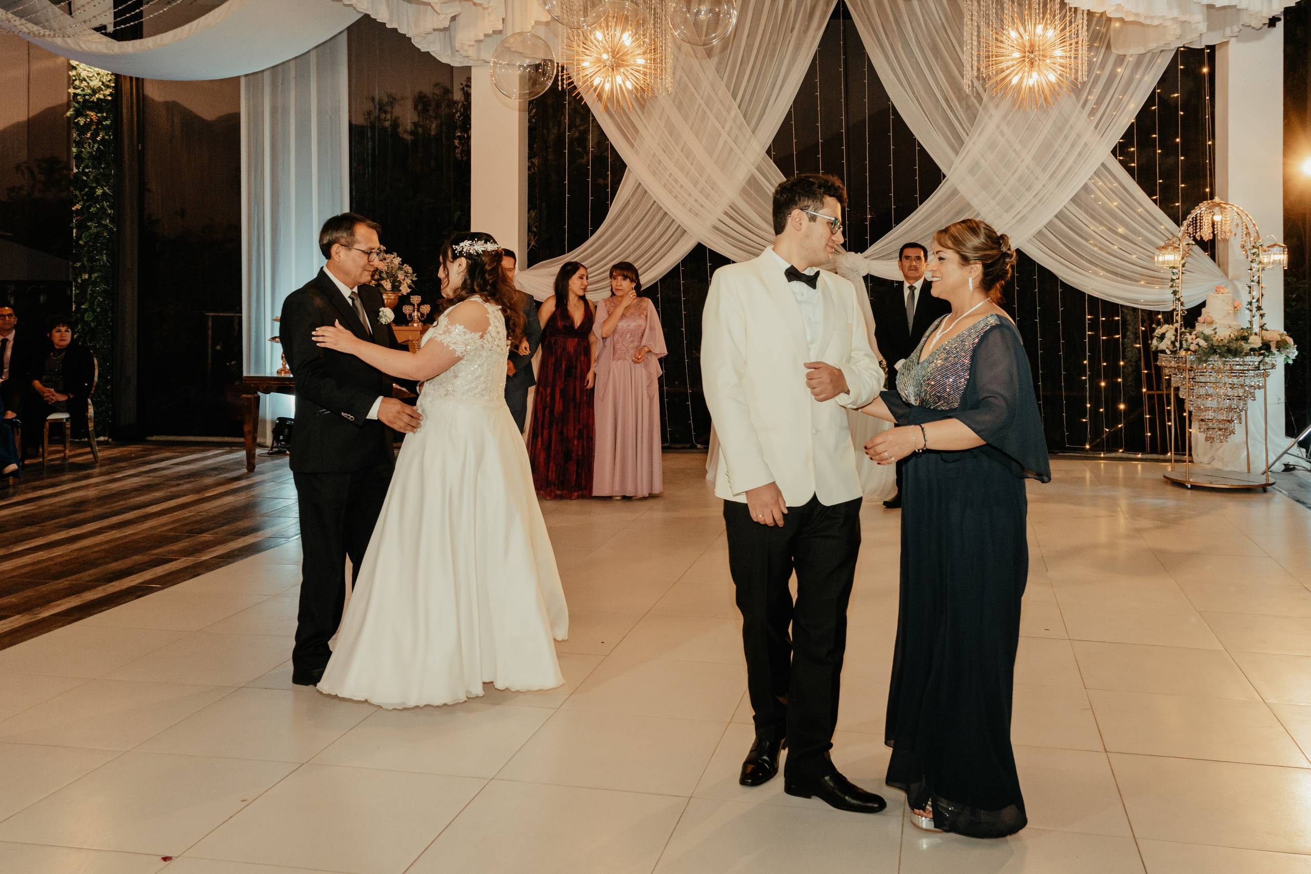 VANIA + LUIS BODA CIVIL. Studio KVTA | Fotografía y Video de Bodas en Arequipa