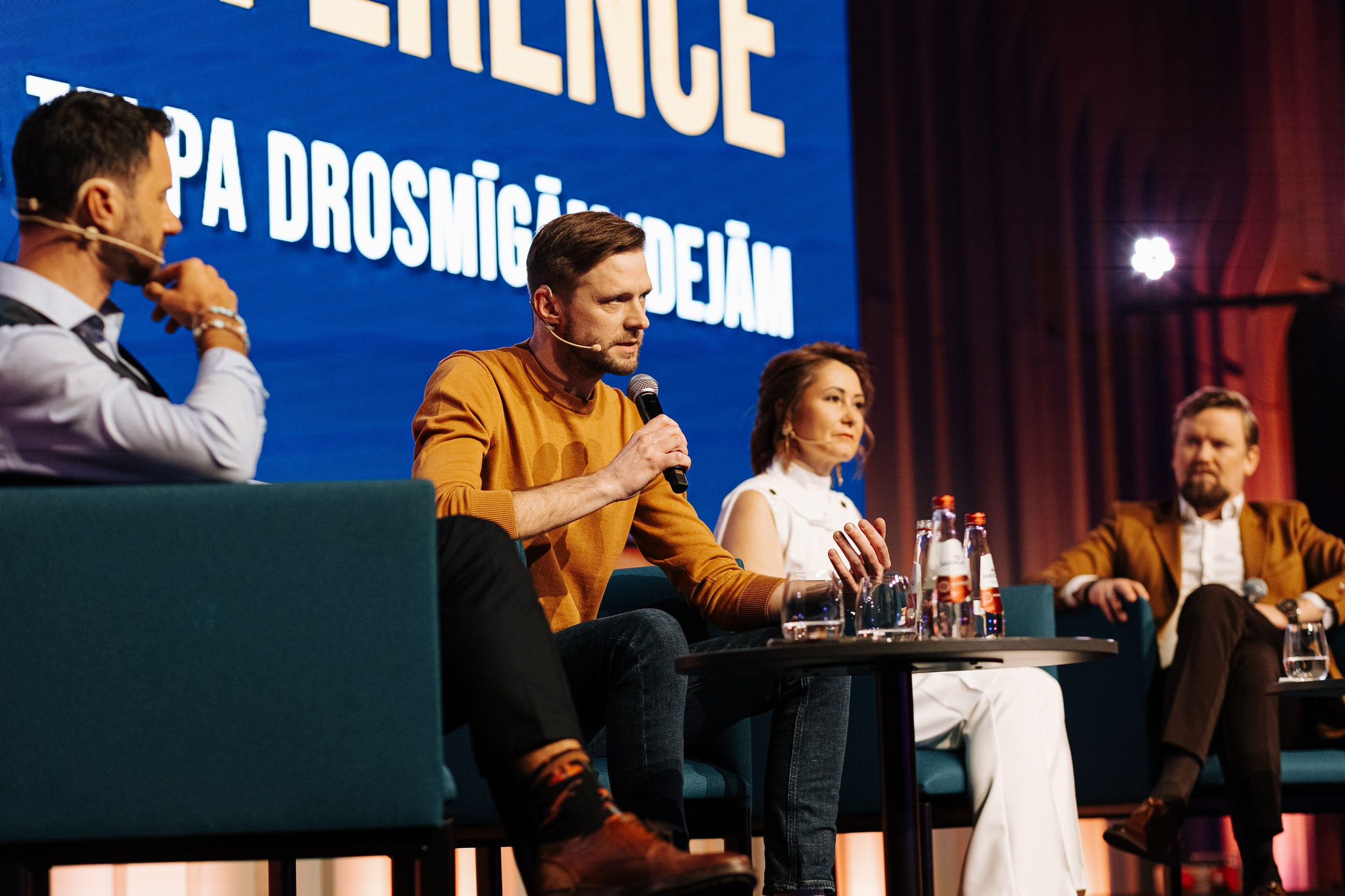 Dzīvesvirsotnes konference. Kāzu un ģimenes fotogrāfs Rīgā