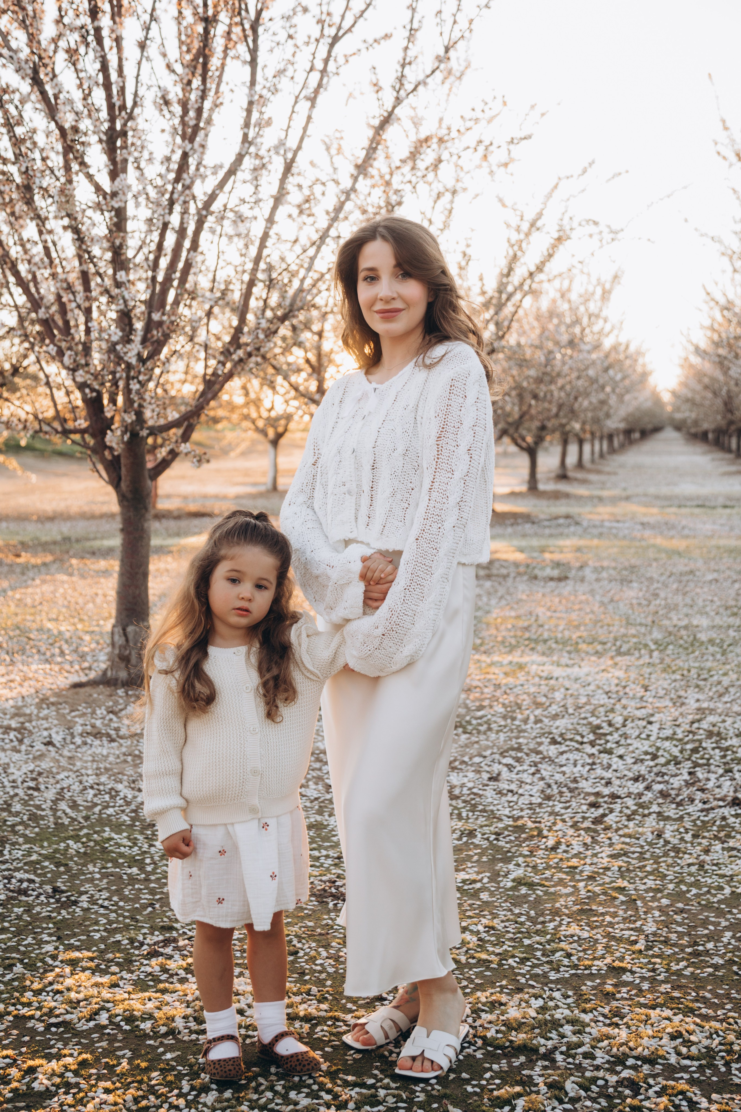 Family in nature. Family and children’s lifestyle photographer Elena Tumanova