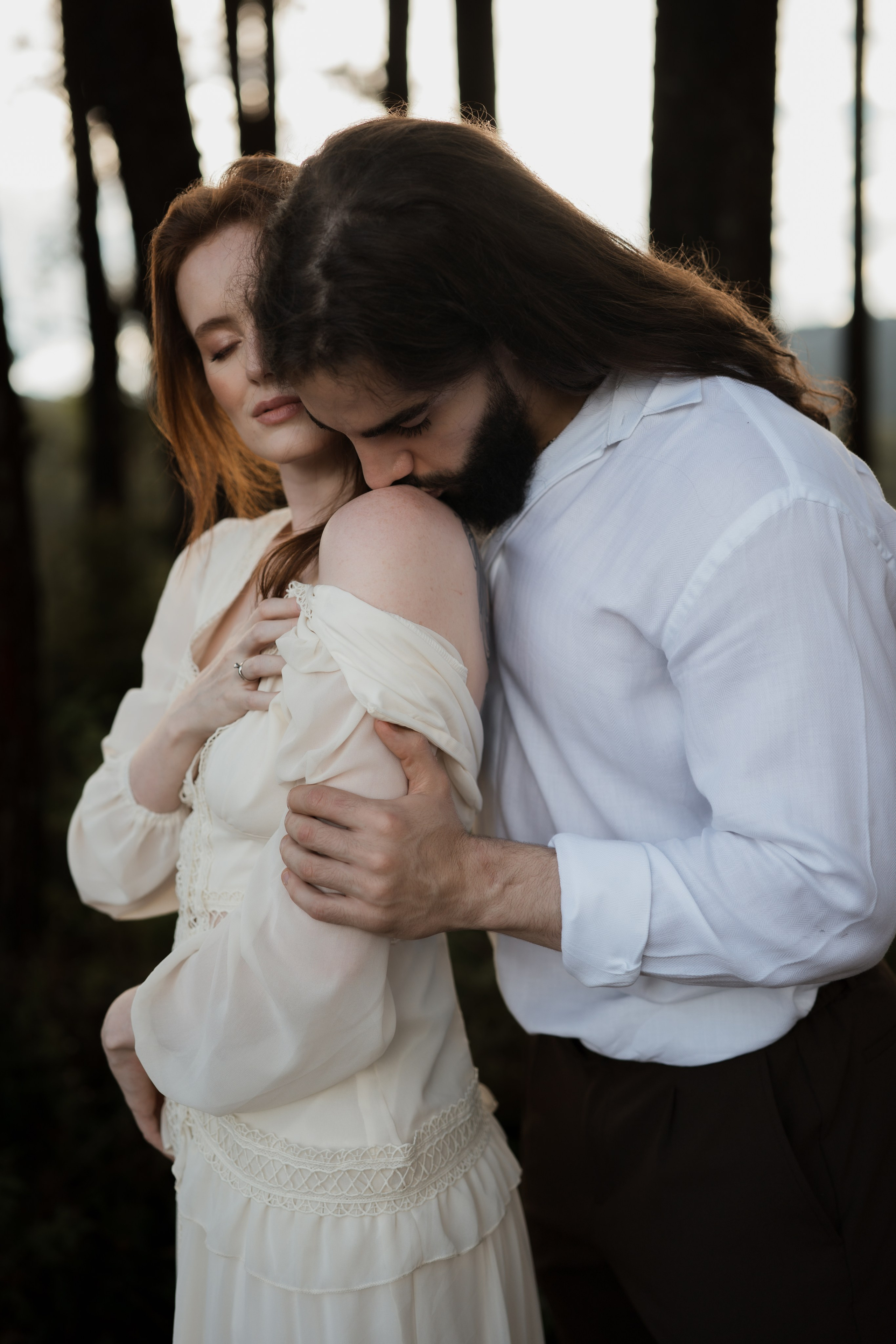 Pré-Wedding no Vila Relicário: Inspirações para Fotos de Casal ao Ar Livre. Edu e Josi Fotografia de Casamento em Belo Horizonte | Fotos Naturais
