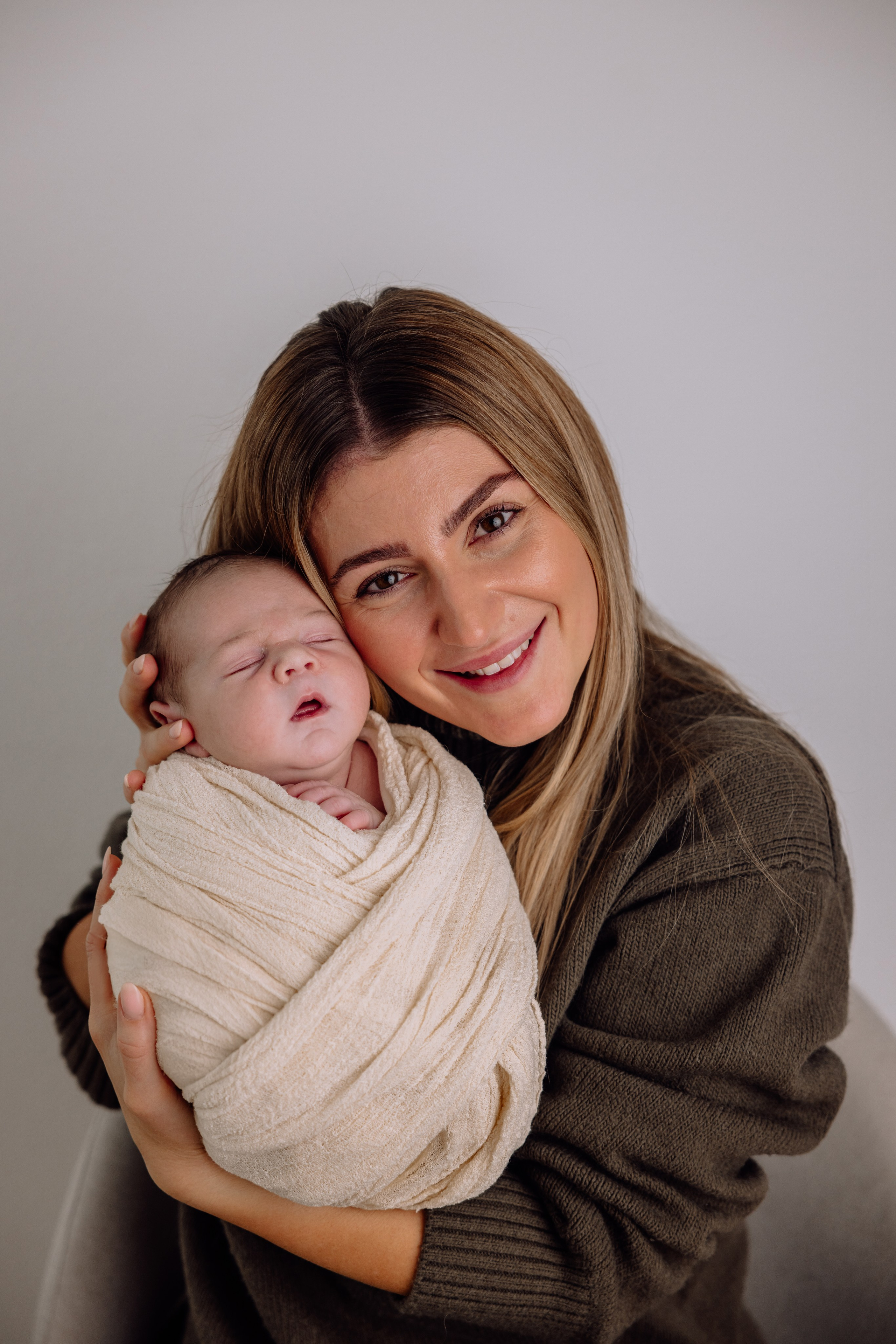 Neugeborene (klassisch). Hochzeitsfotograf München Taufe Familienfotograf Tanja Mauke