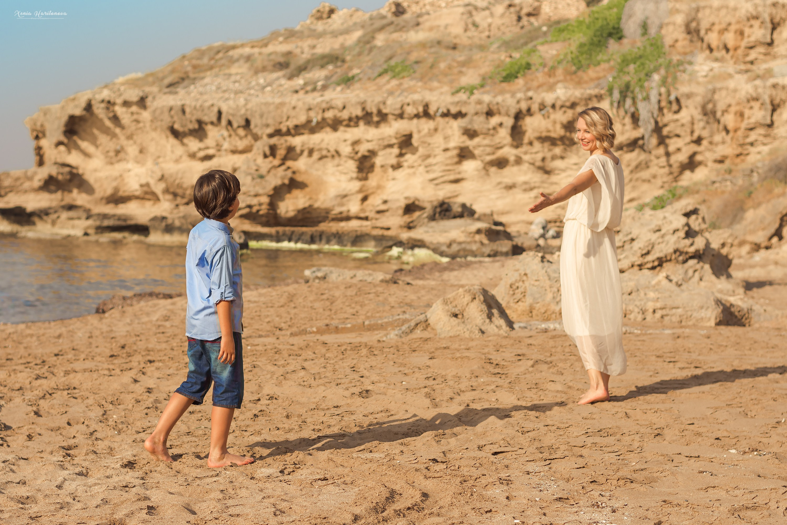 Family photography on the beach. Professional portrait photographer in Los Angeles | Axenia Haritonova