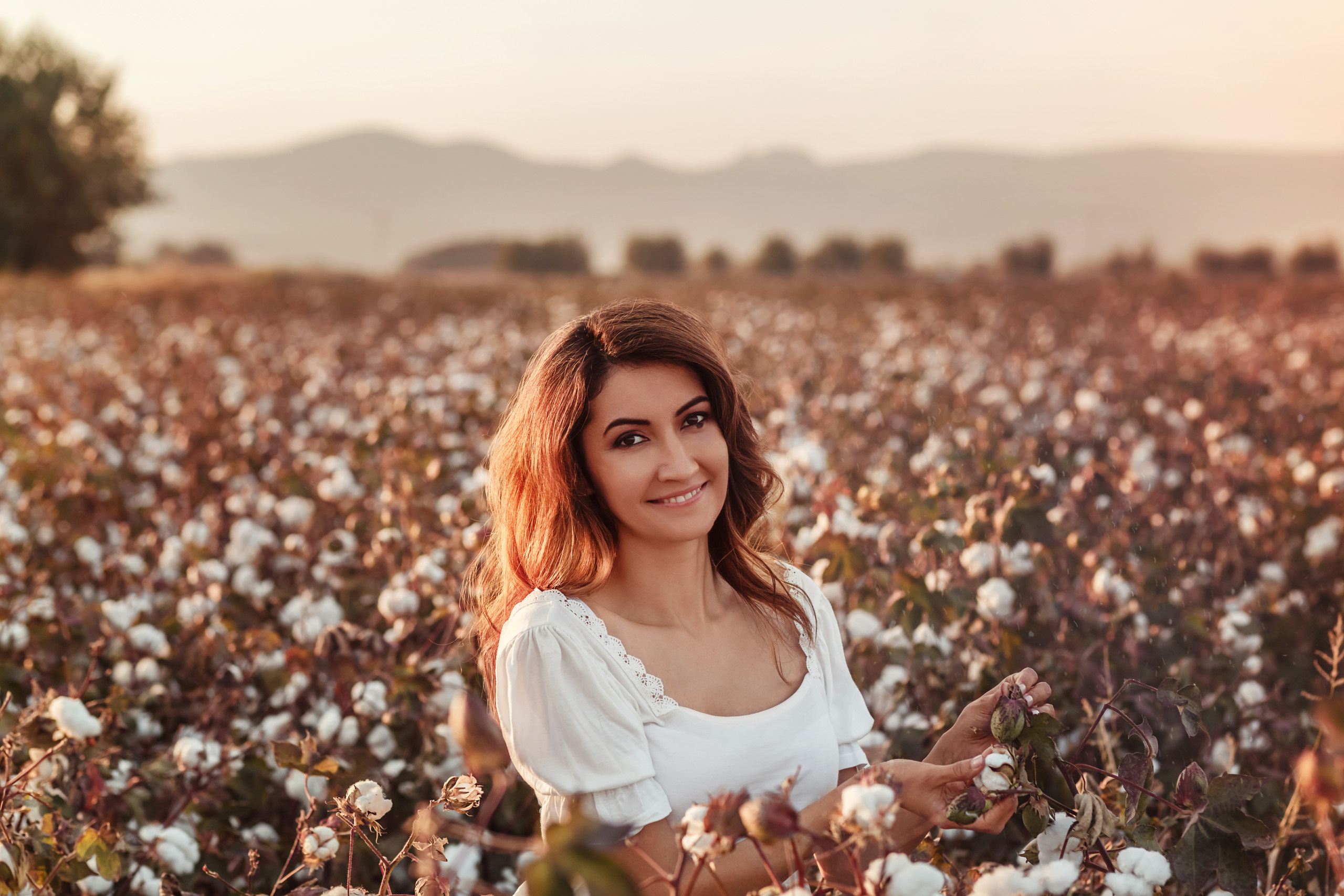 Pamuk tarlasında kişisel fotoğraf çekimi