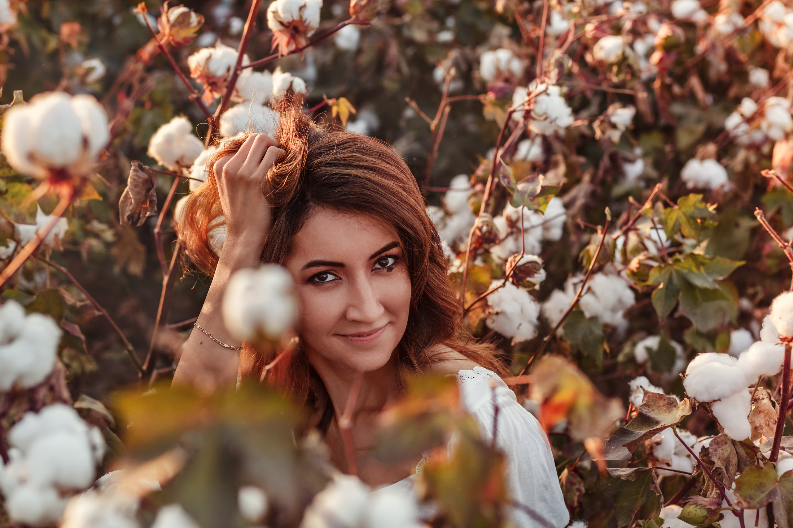 Pamuk tarlasında kişisel fotoğraf çekimi