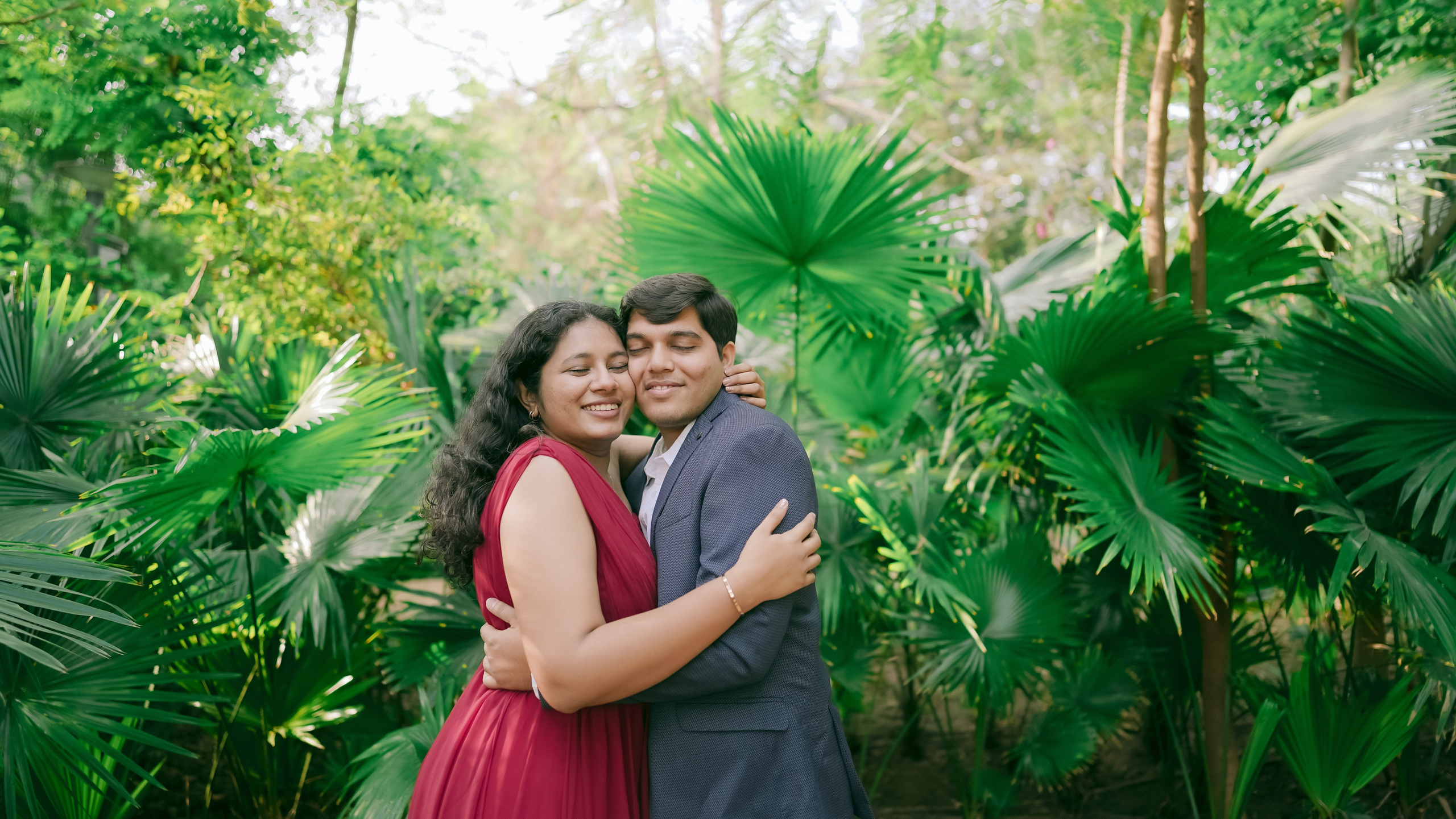 COUPLE SESSIONS. Love Emotions Weddings