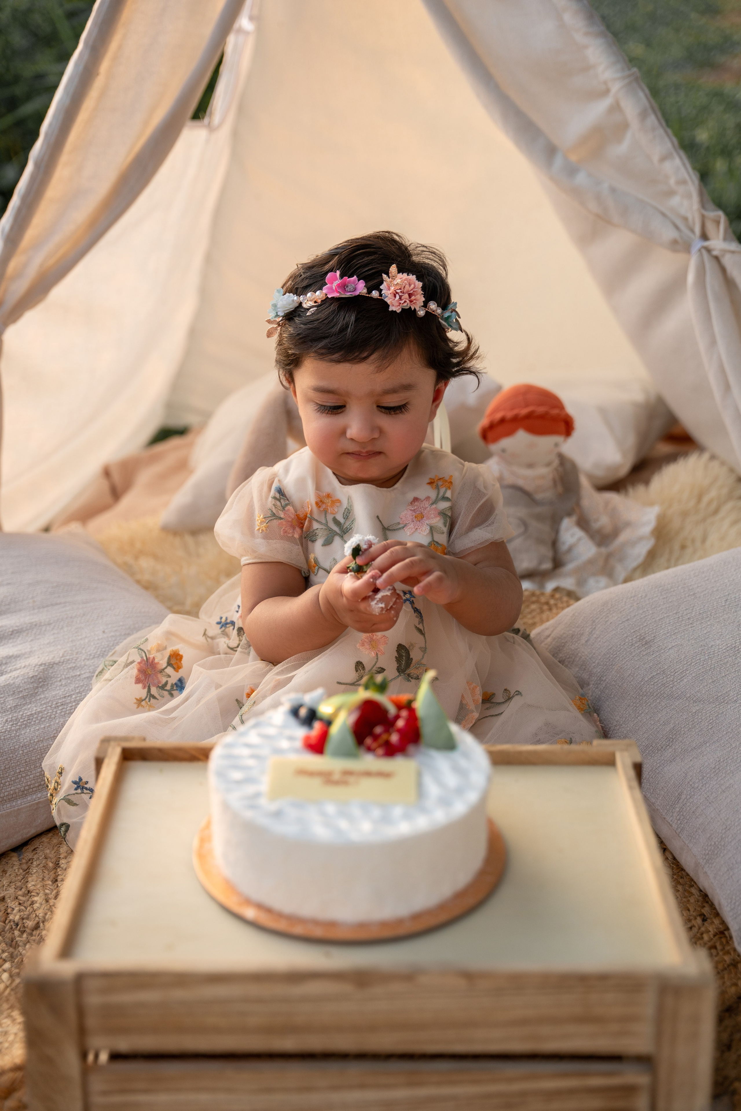 Cake smash and happy time. Angela Iakovleva — Family Photographer in Dubai