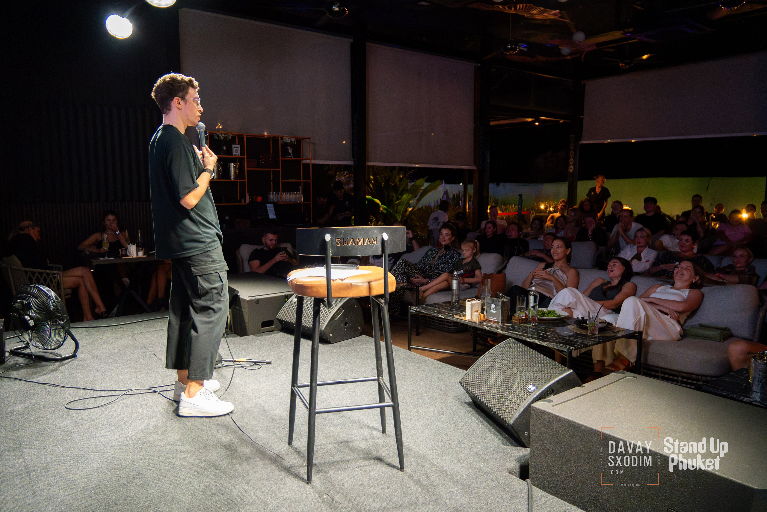Standup Влада Лапина | Фоторепортаж | Афиша | DAVAYSXODIM.com PHUKET. АФИША|ФОТОРЕПОРТАЖИ|ИВЕНТЫ|ПХУКЕТ