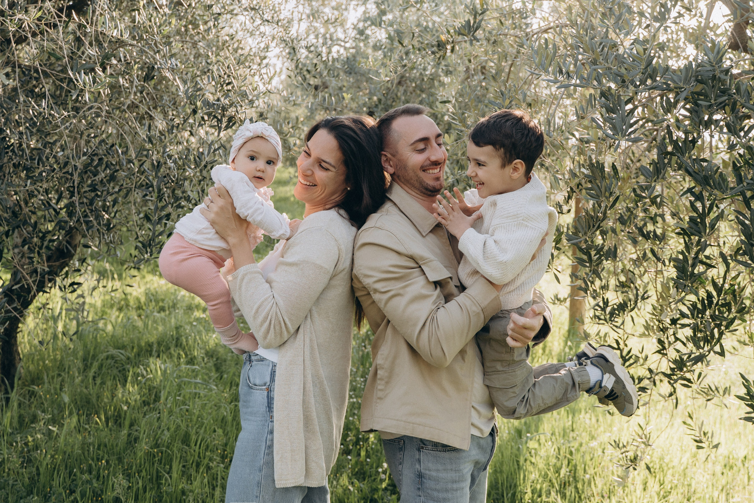 Olive grove photoshoot near Rimini. Family and wedding photographer in Italy Olga Kulikova