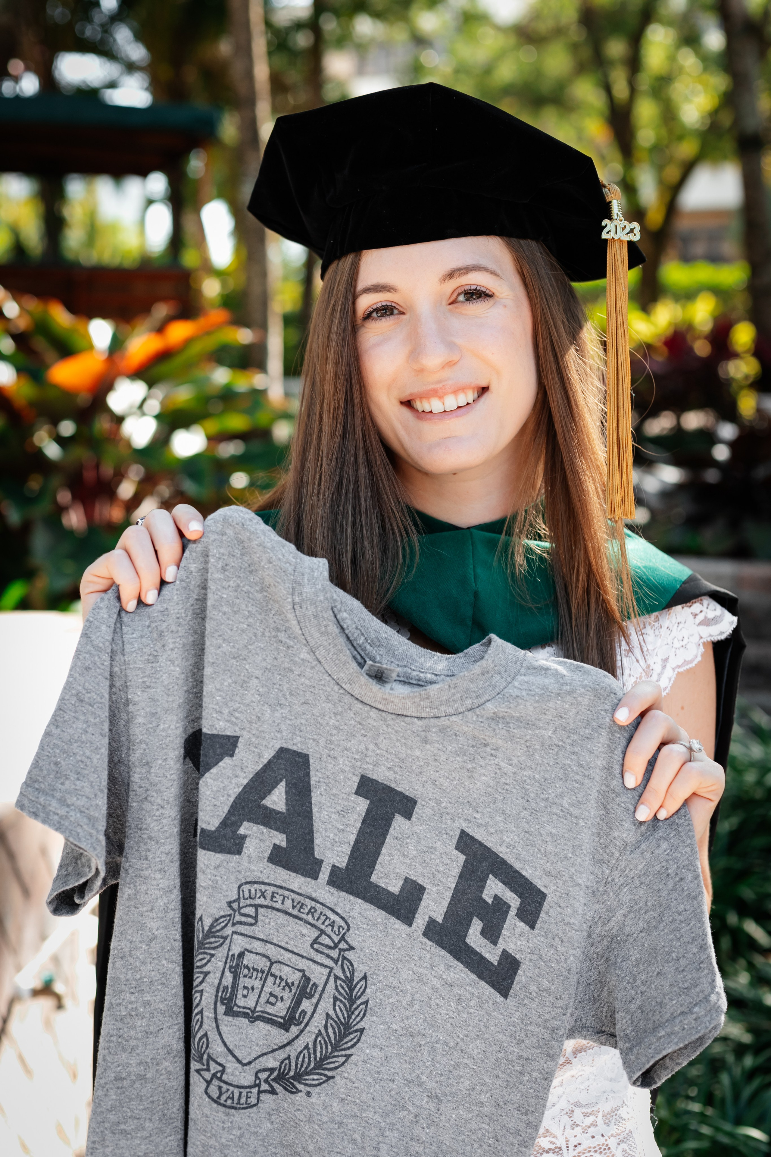What (and Who) to Bring to Your Grad Photoshoot. Portrait and graduation photographer Marina Simanava