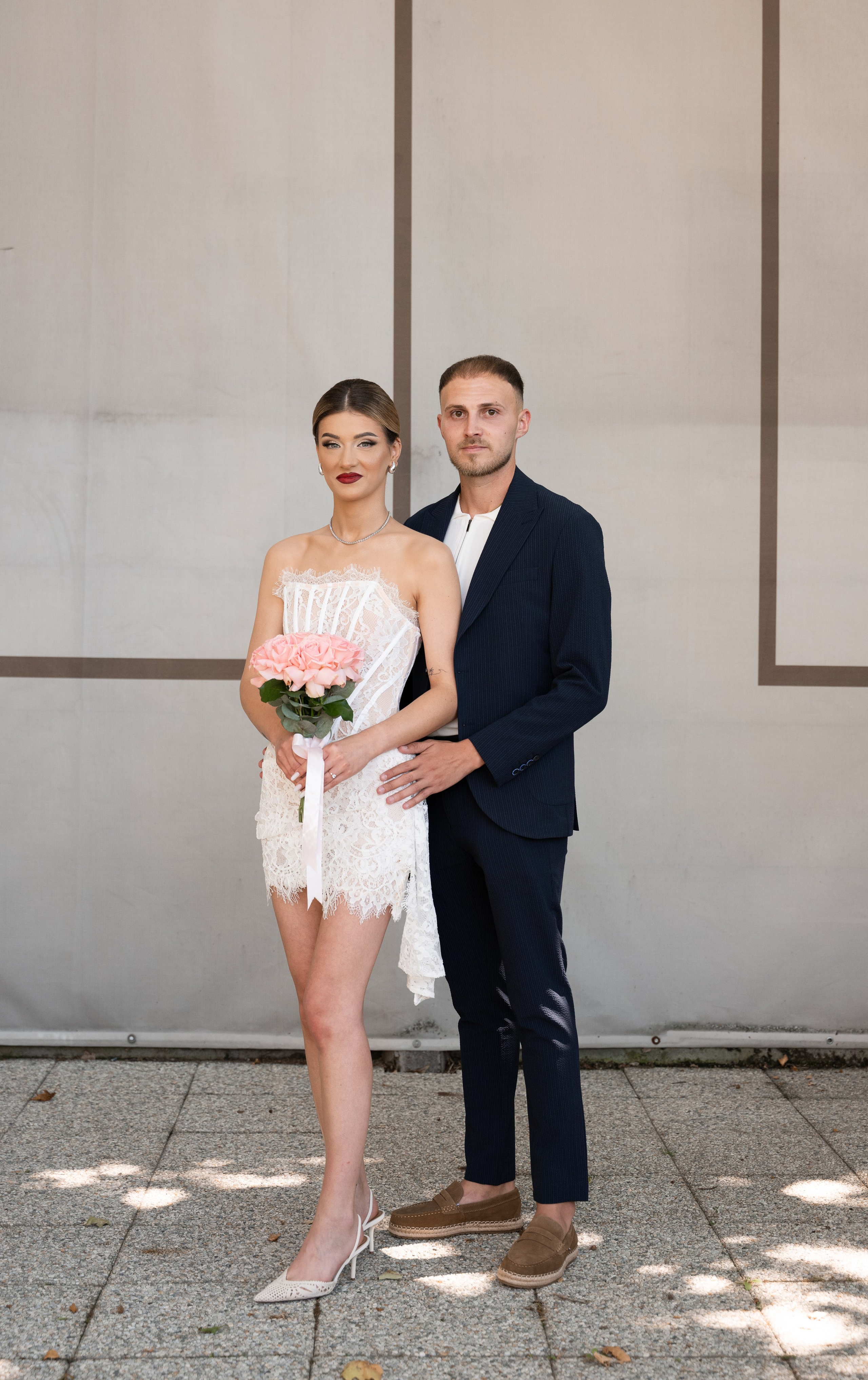 Daniel & Roberta. Hand for photos